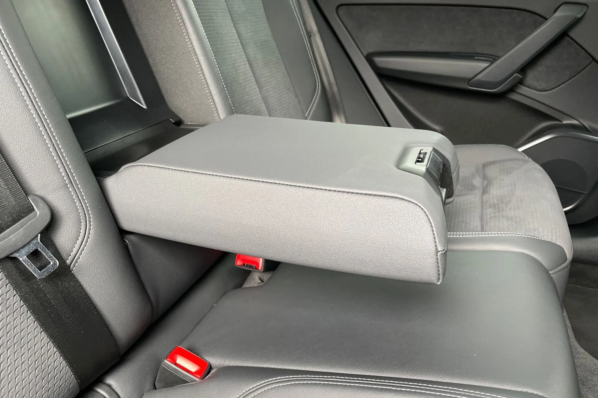 Audi Q5 thumbnail image number 26