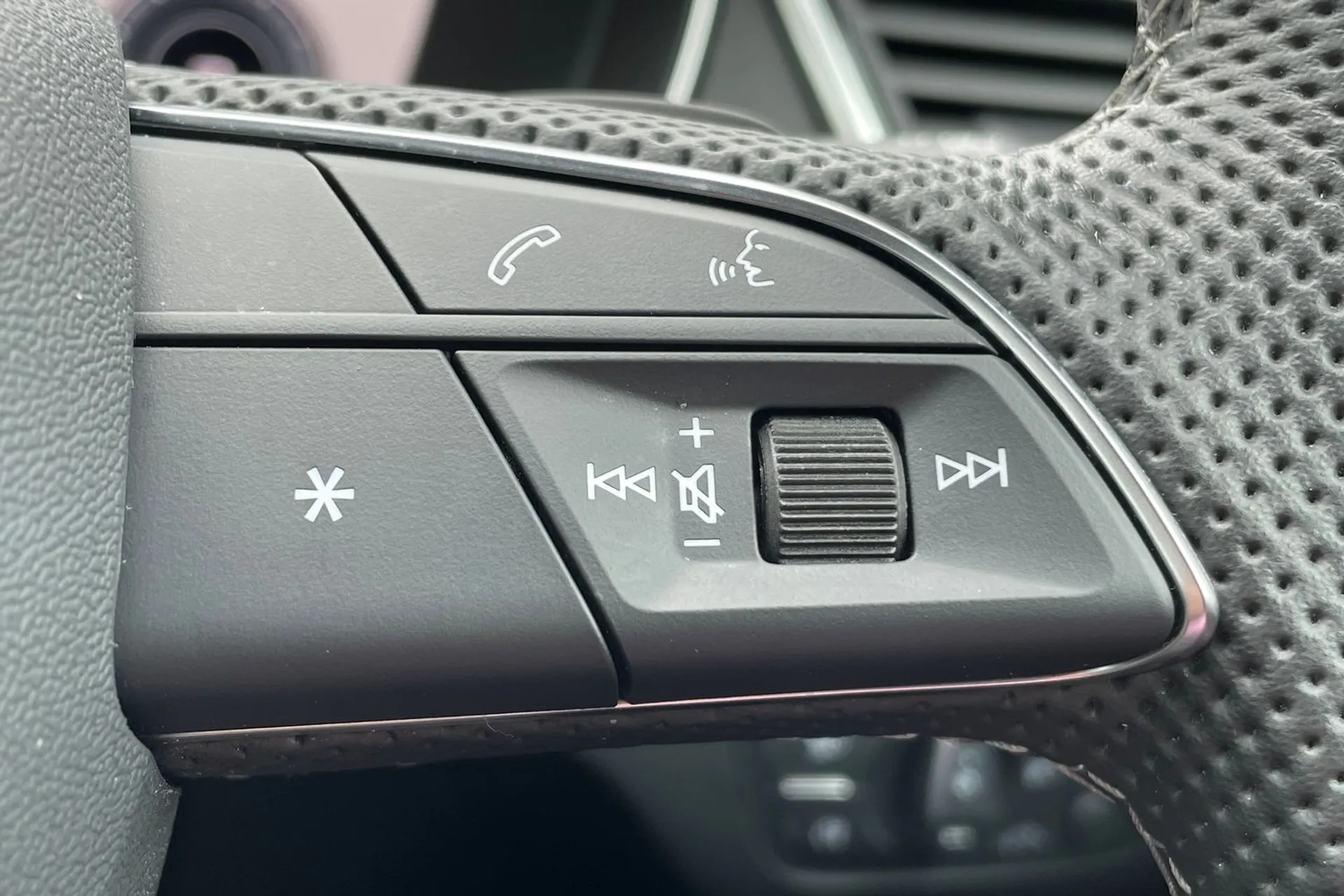Audi Q5 thumbnail image number 35