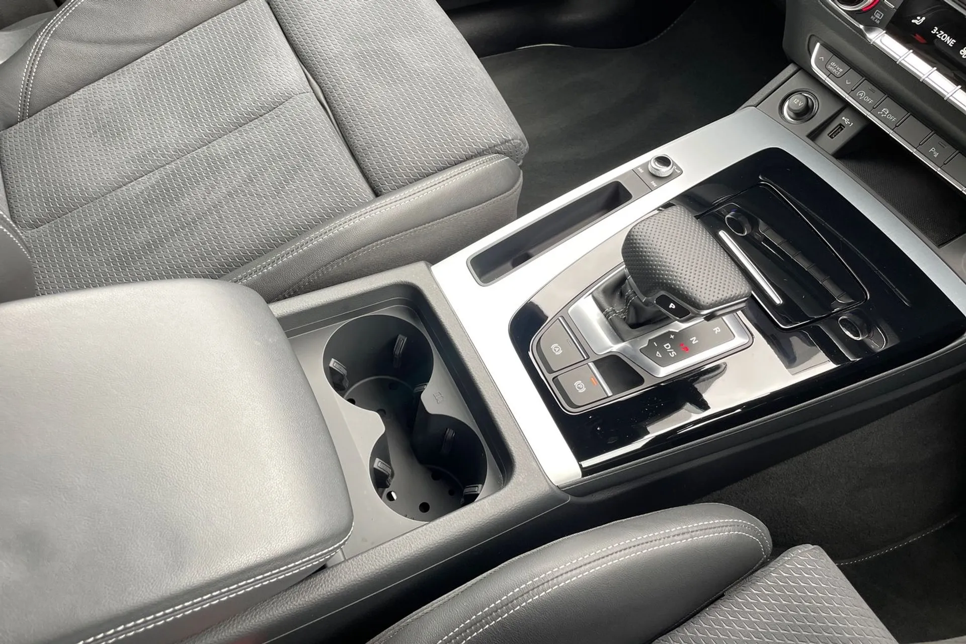 Audi Q5 thumbnail image number 30