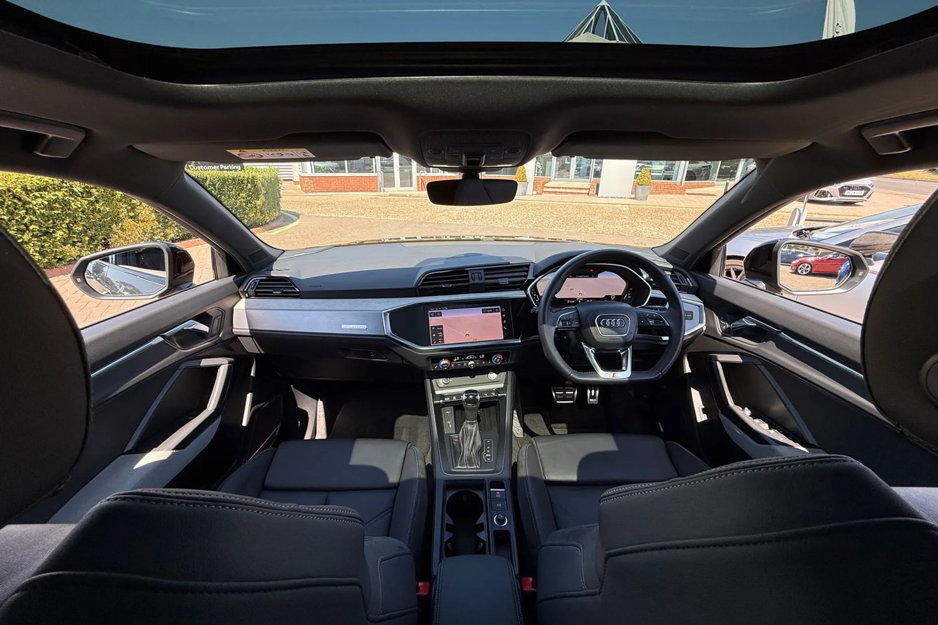 Audi Q3 thumbnail image number 3