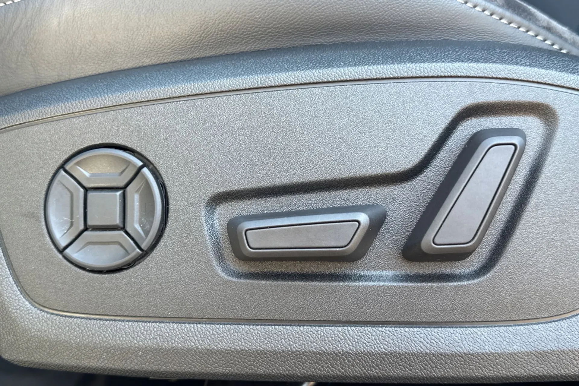 Audi Q3 thumbnail image number 34