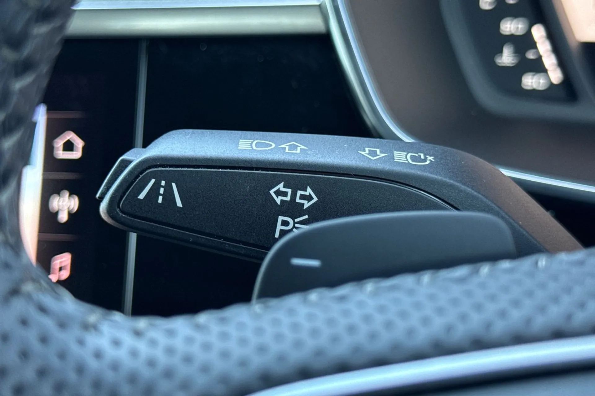 Audi Q3 thumbnail image number 21