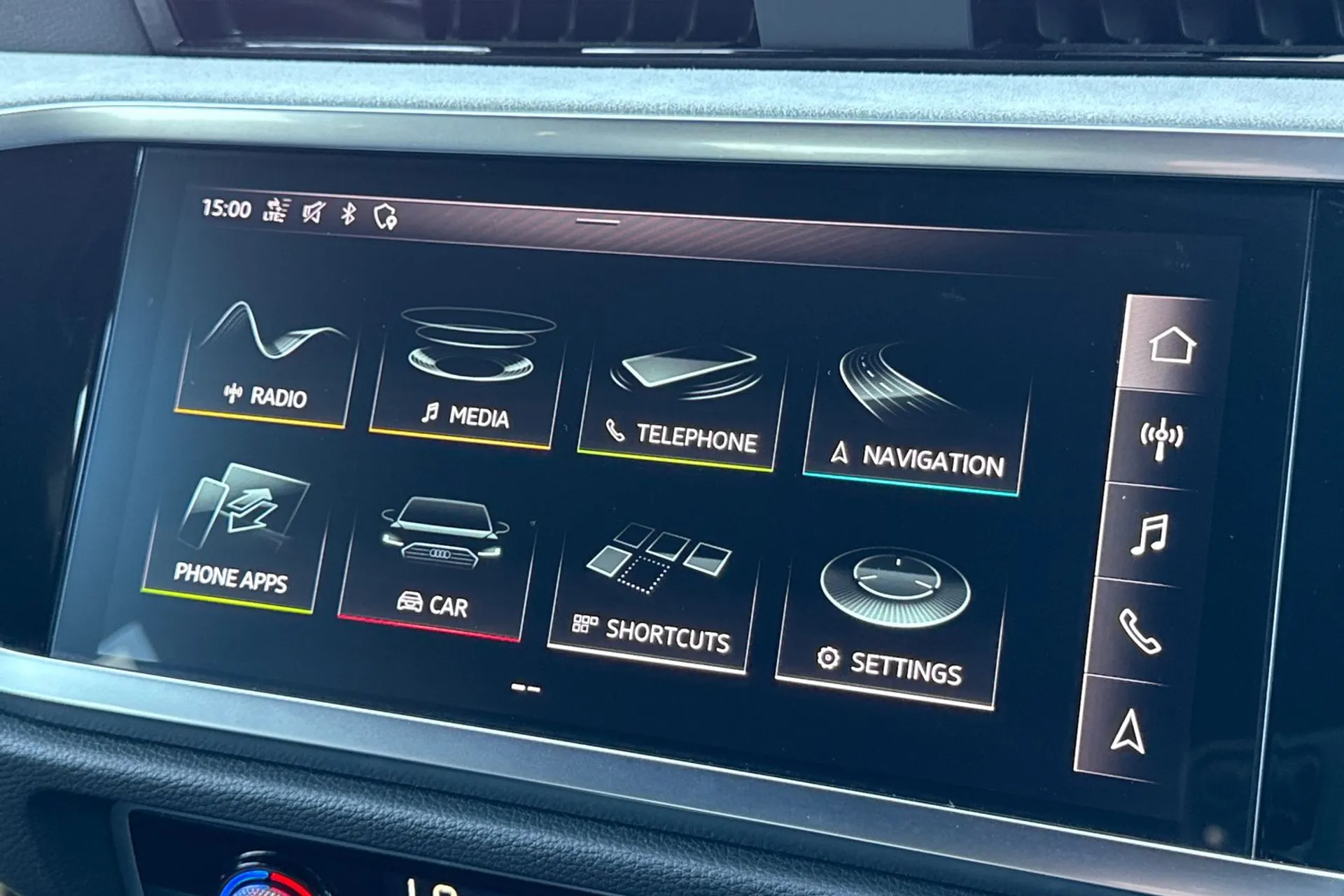 Audi Q3 thumbnail image number 15