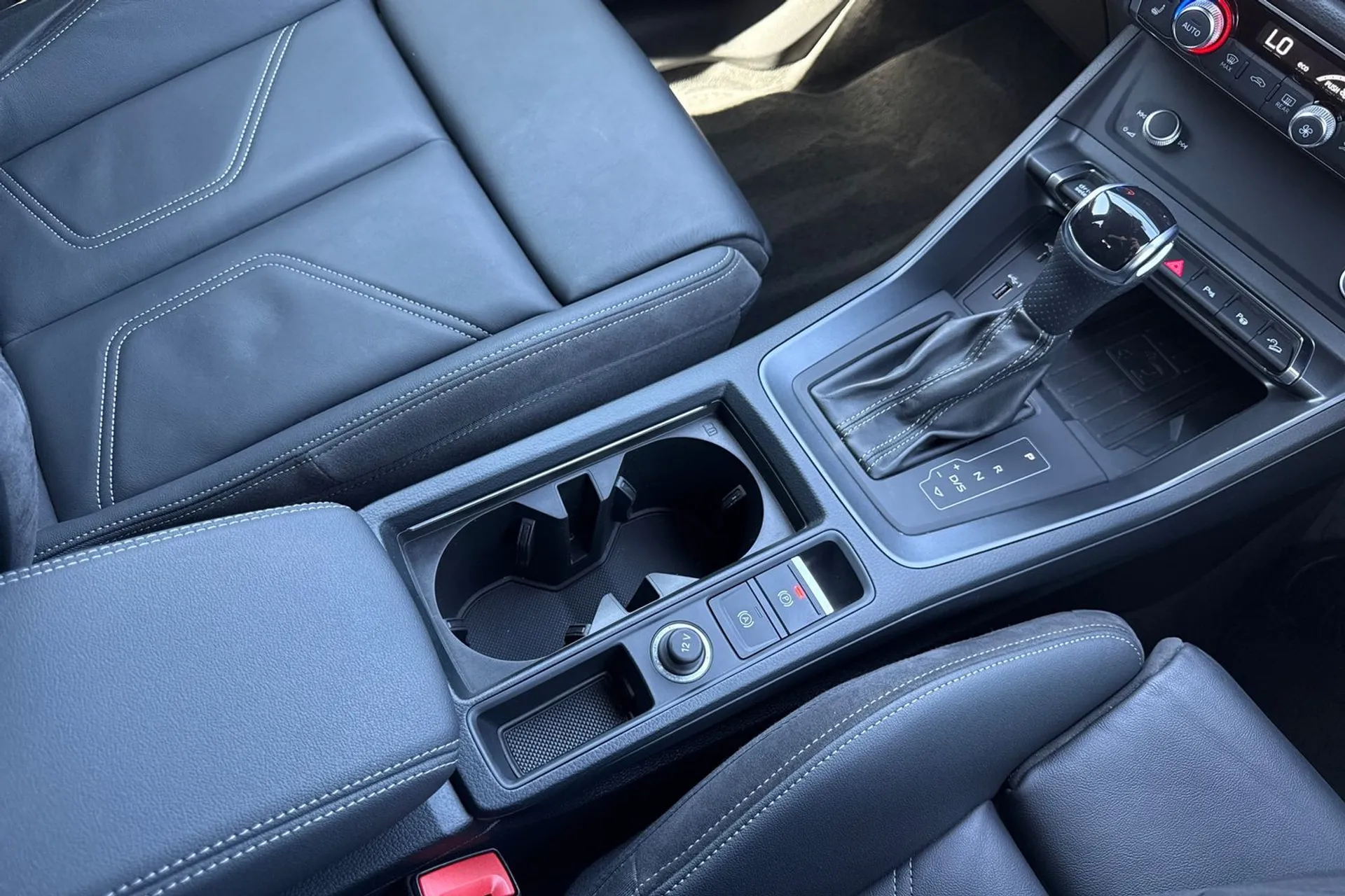 Audi Q3 thumbnail image number 43
