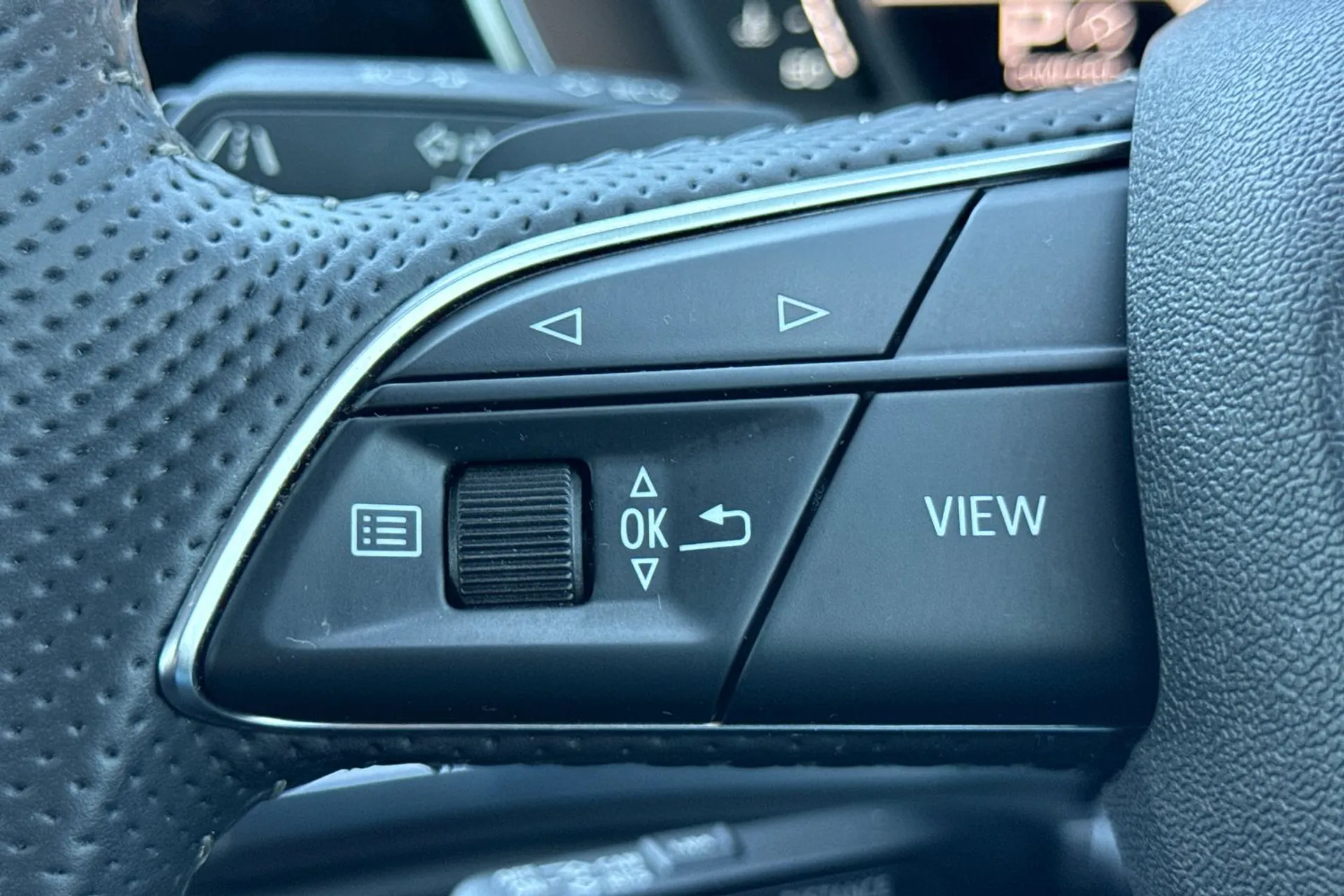 Audi Q3 thumbnail image number 24