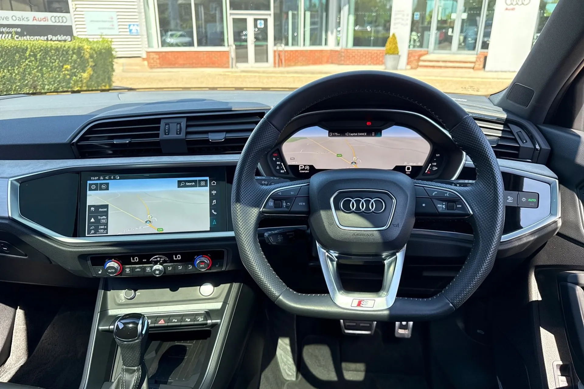 Audi Q3 thumbnail image number 45