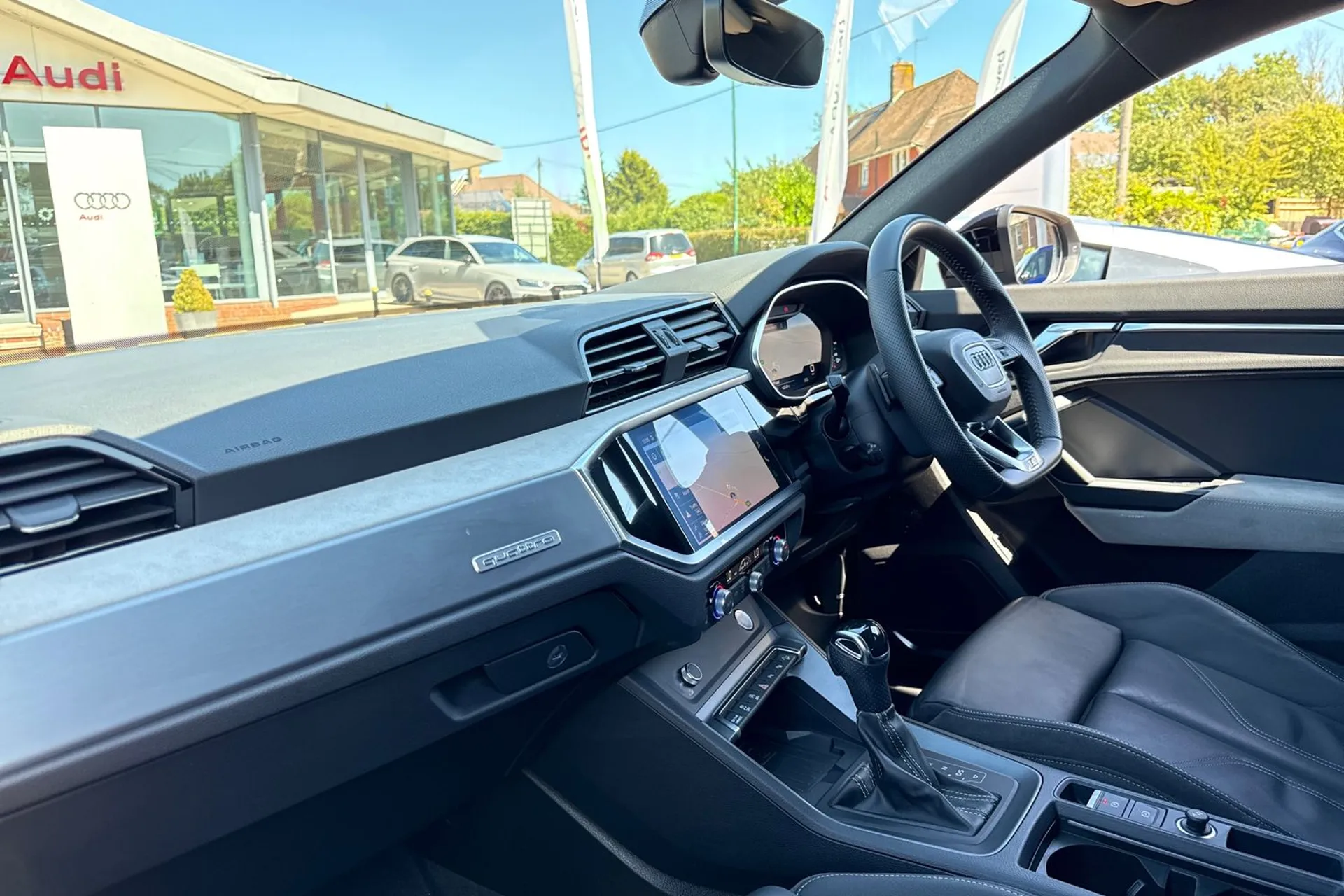 Audi Q3 thumbnail image number 32