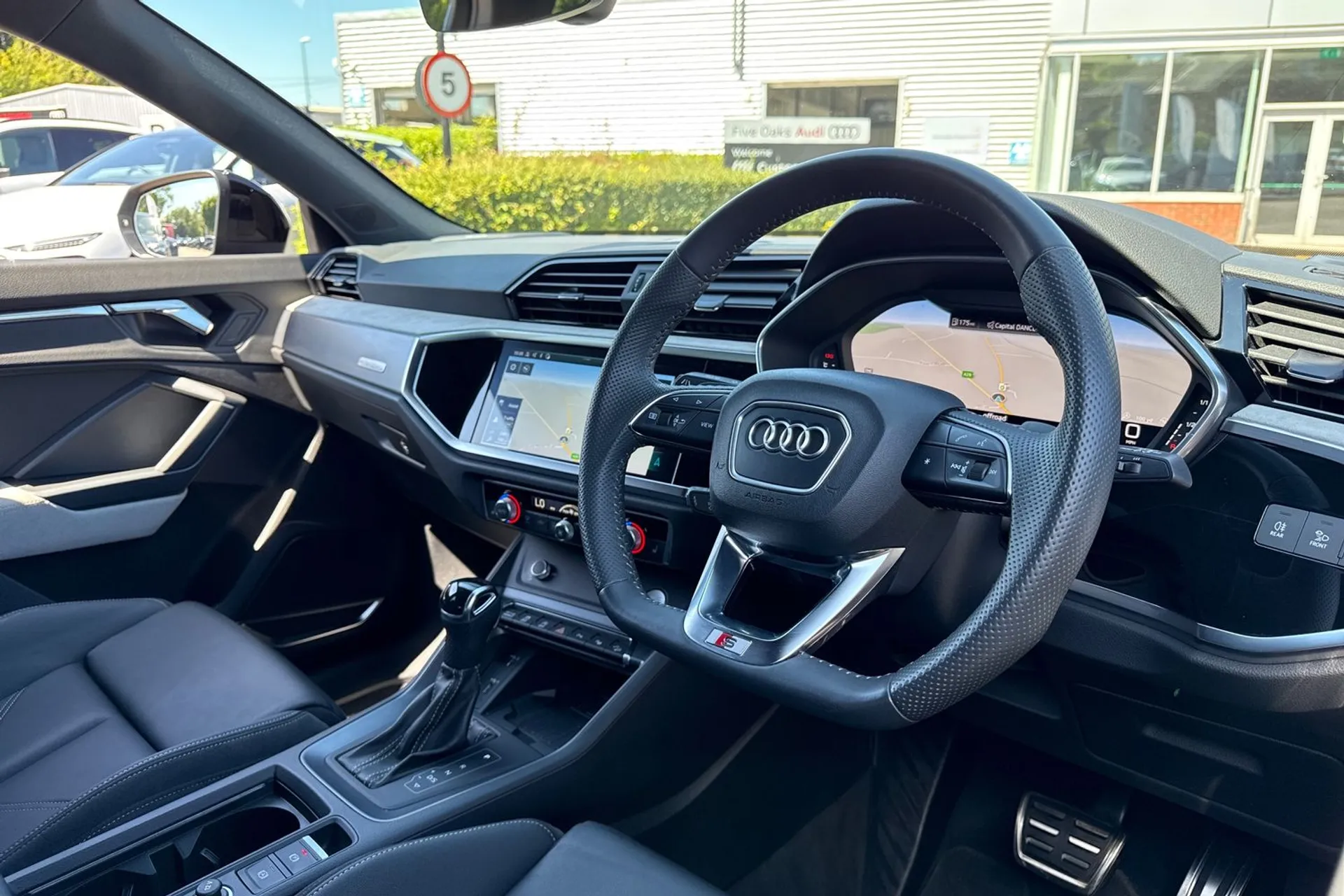 Audi Q3 thumbnail image number 31