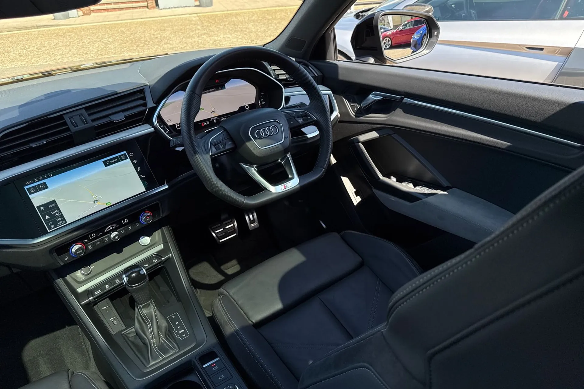 Audi Q3 thumbnail image number 46