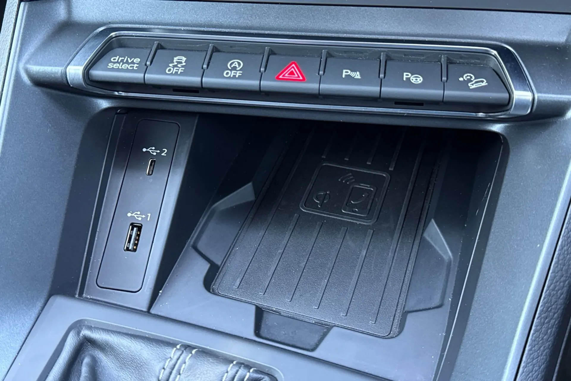 Audi Q3 thumbnail image number 18