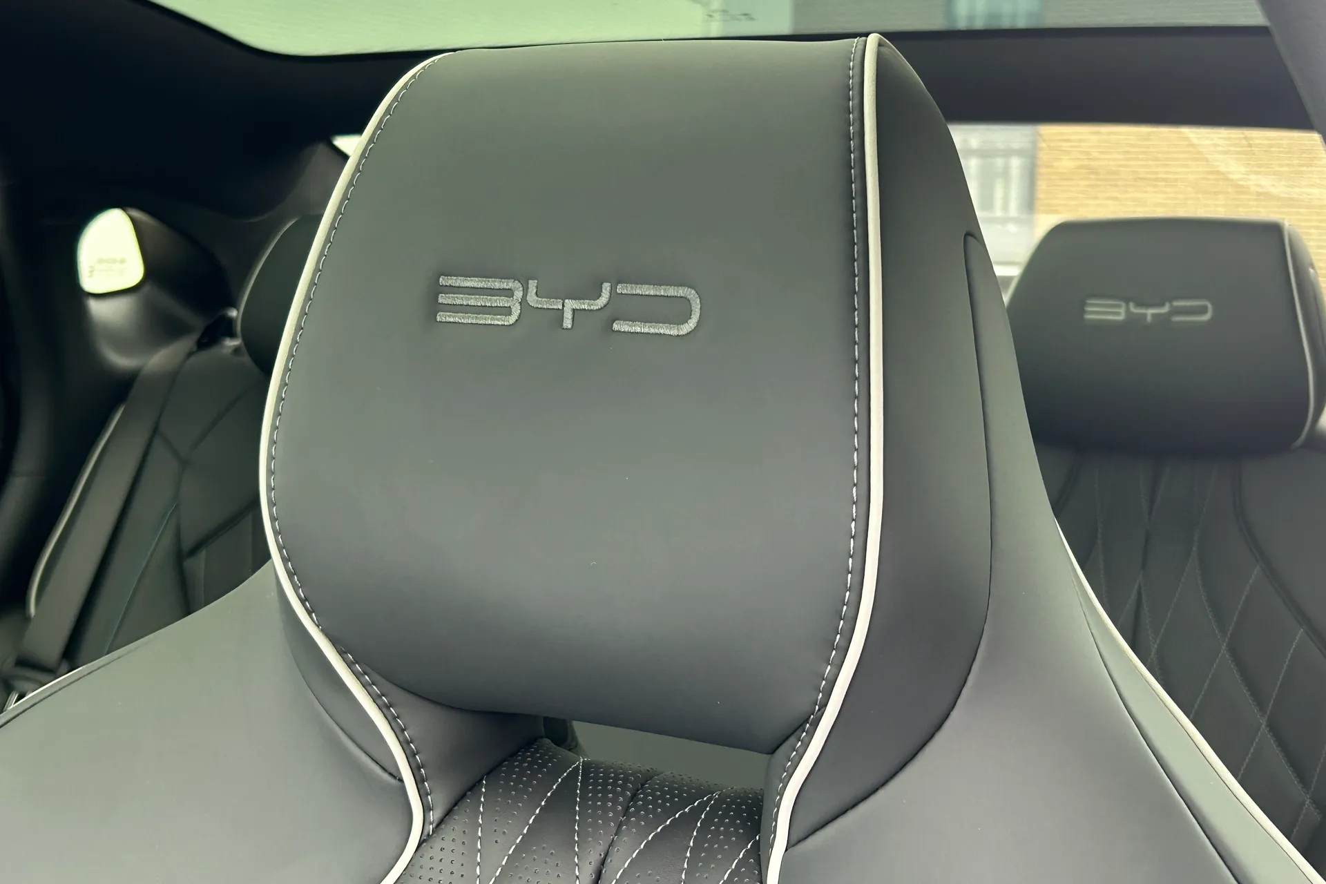 BYD SEAL thumbnail image number 11