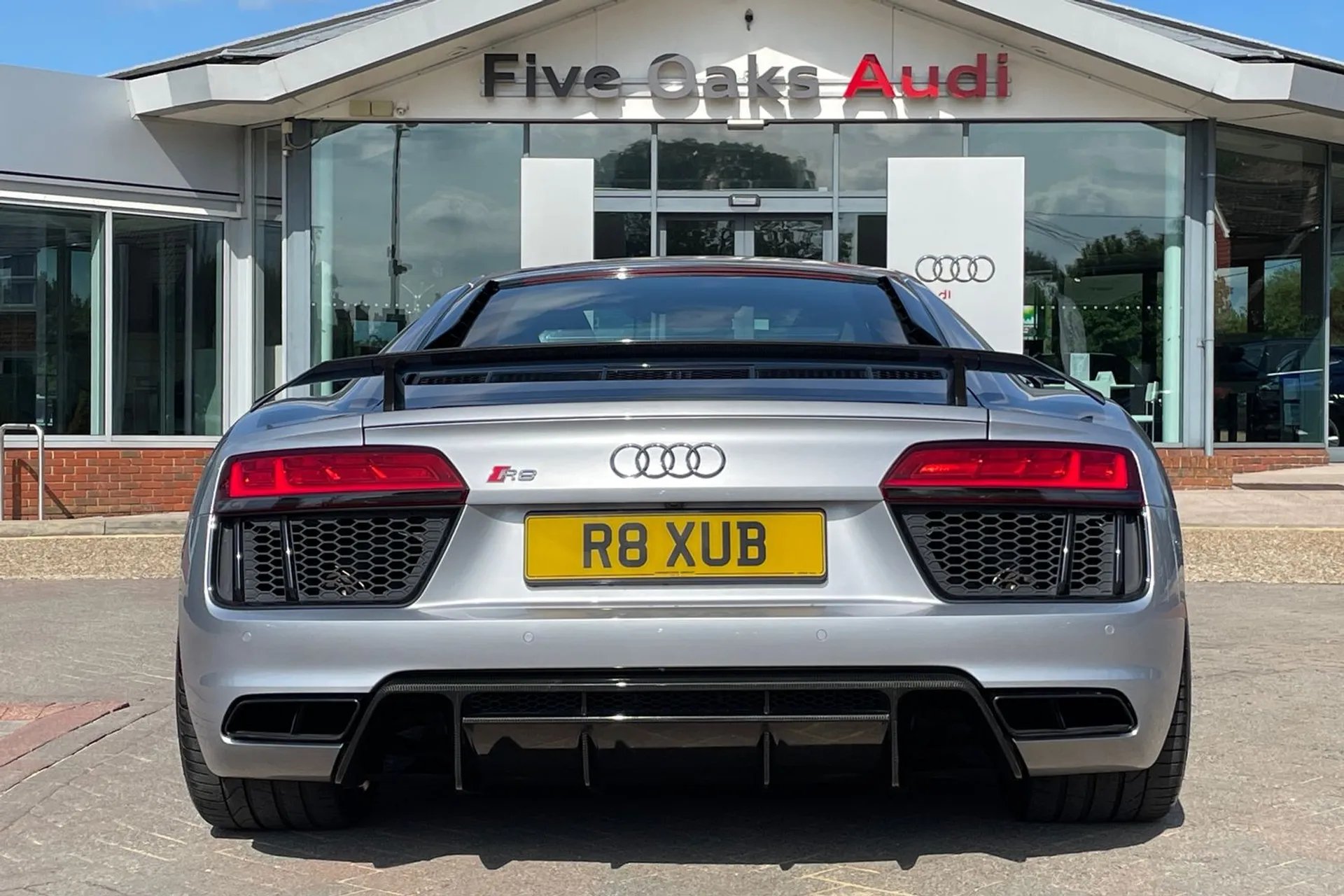 Audi R8 thumbnail image number 5
