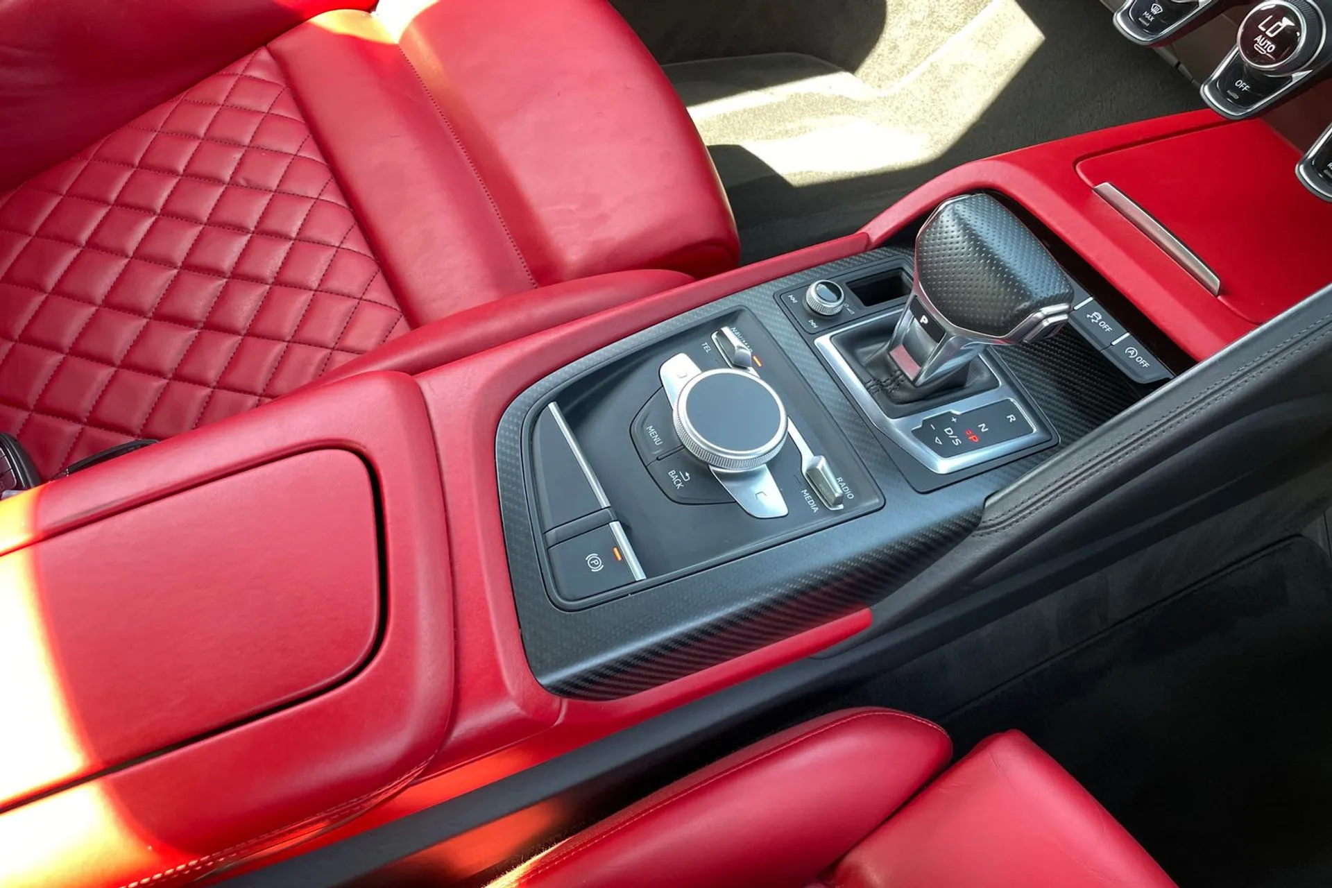 Audi R8 thumbnail image number 35
