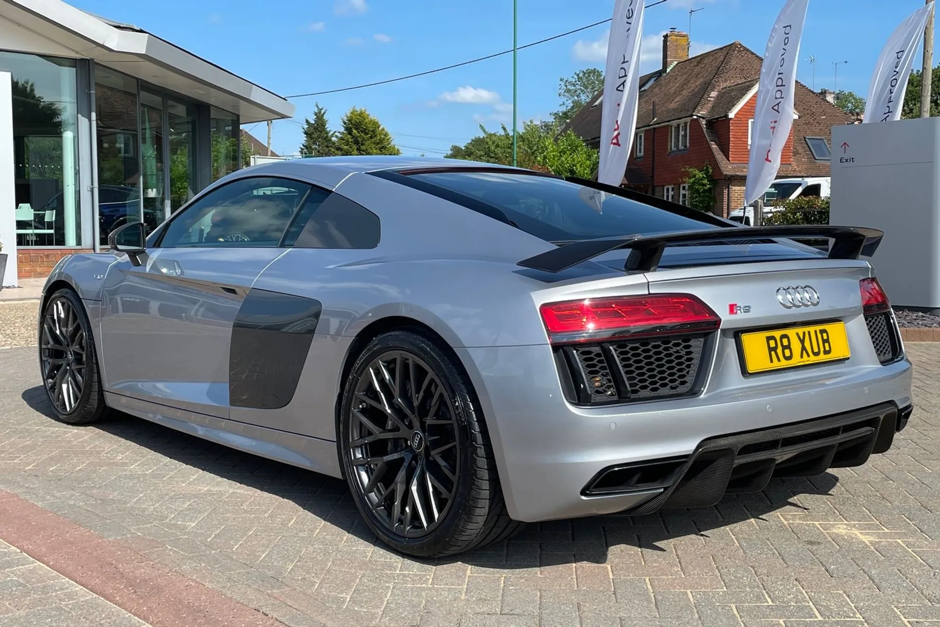 Audi R8 thumbnail image number 6