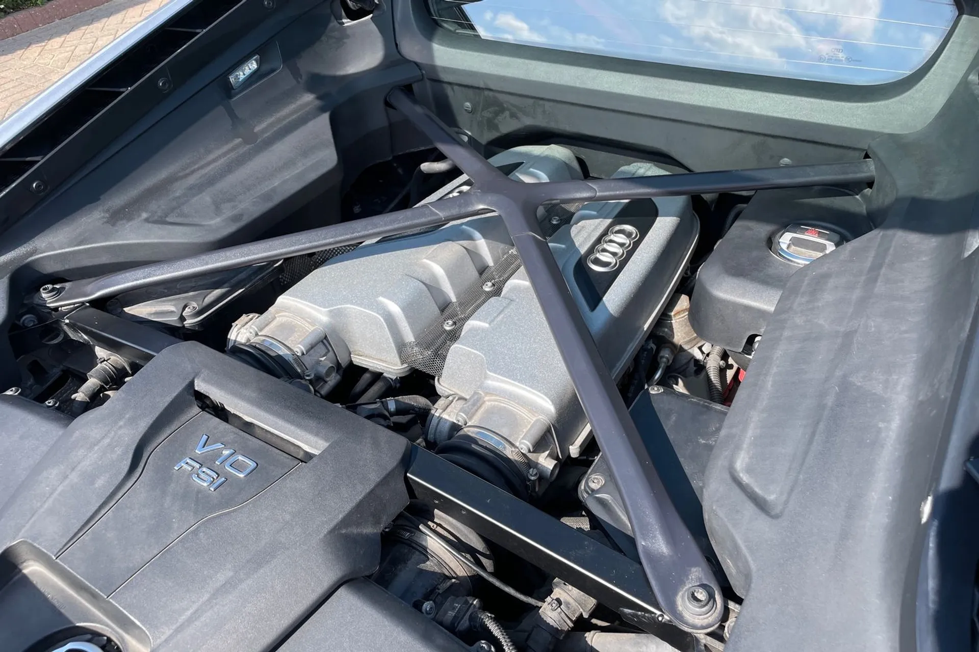 Audi R8 thumbnail image number 10