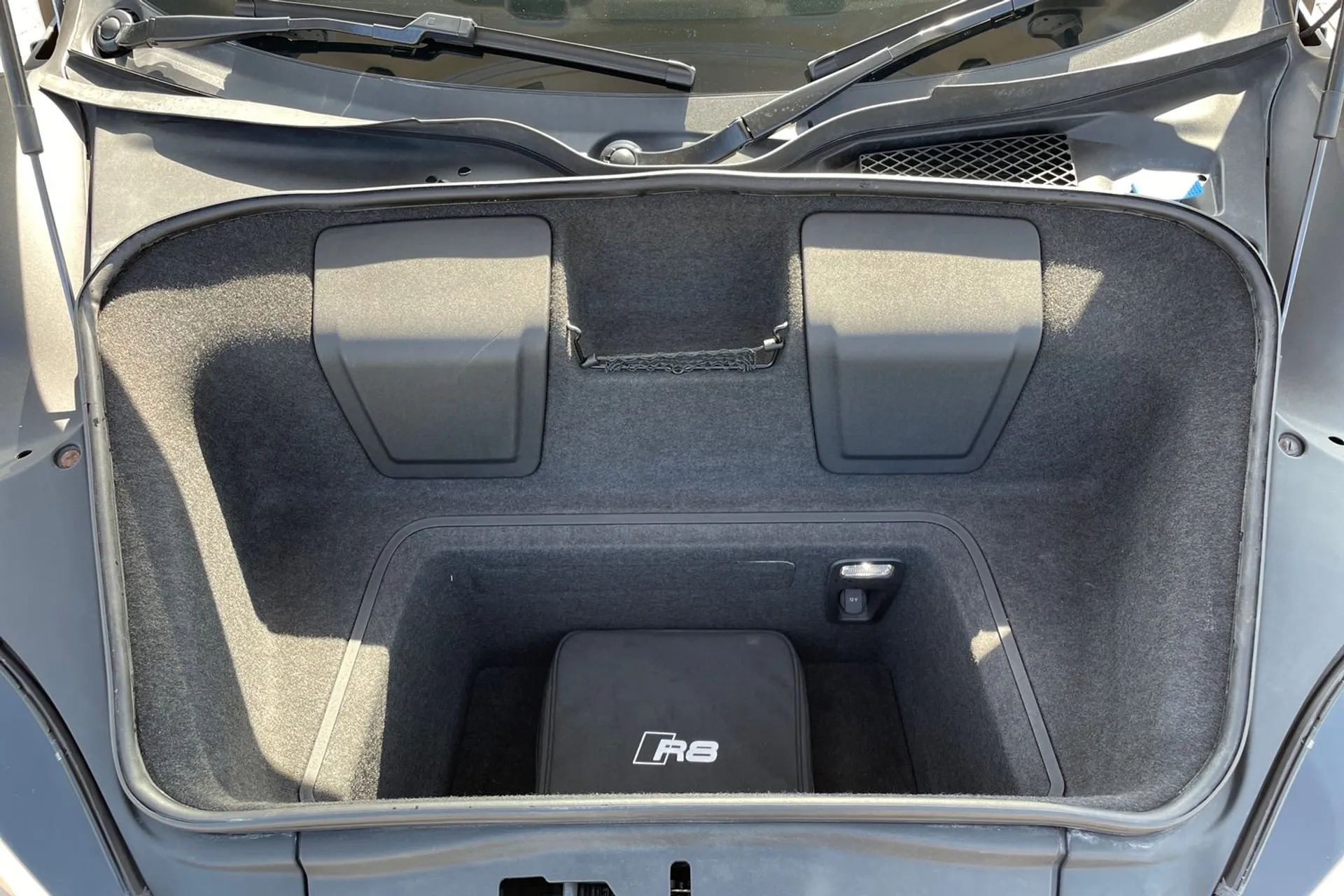 Audi R8 thumbnail image number 34