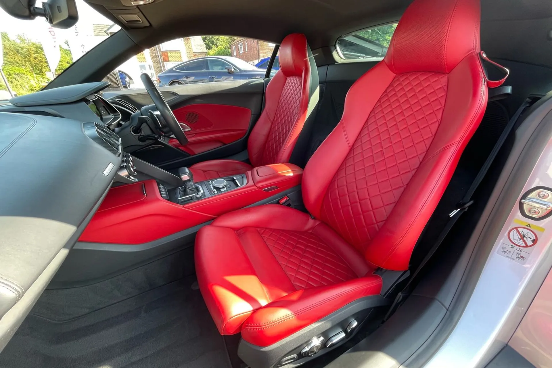 Audi R8 thumbnail image number 7