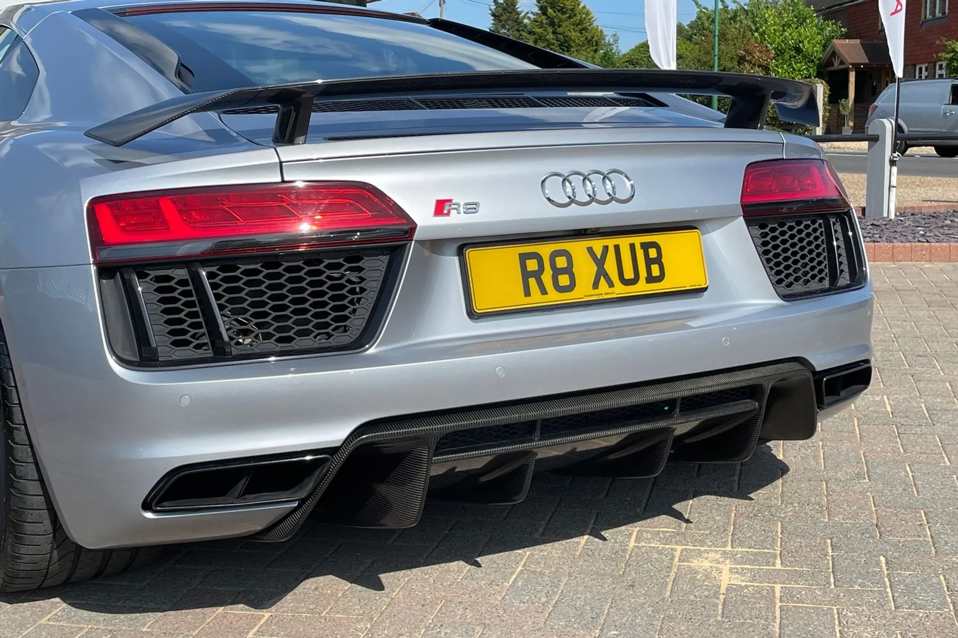 Audi R8 thumbnail image number 40