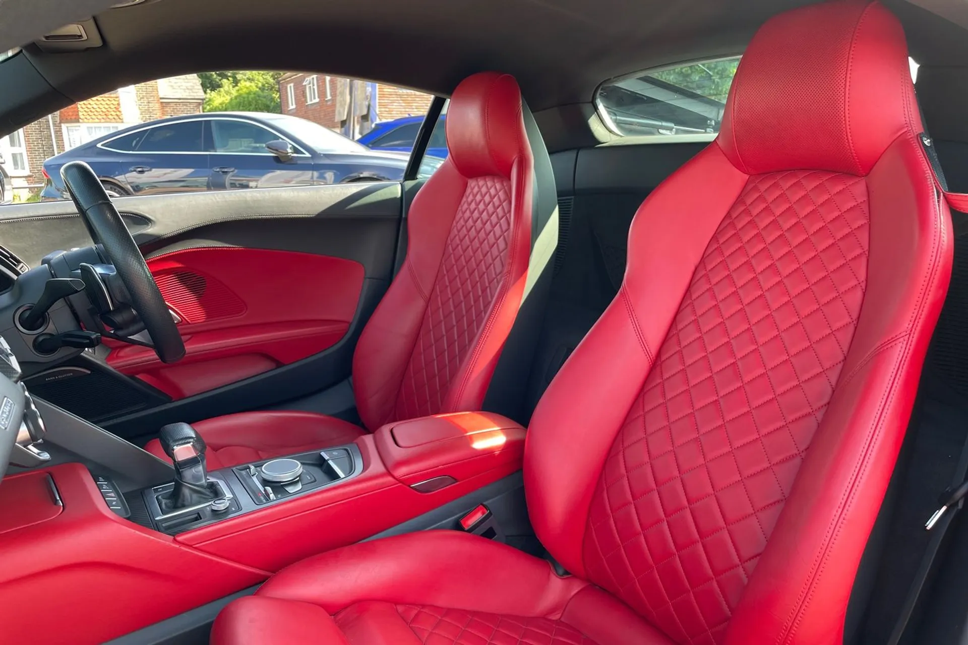 Audi R8 thumbnail image number 32