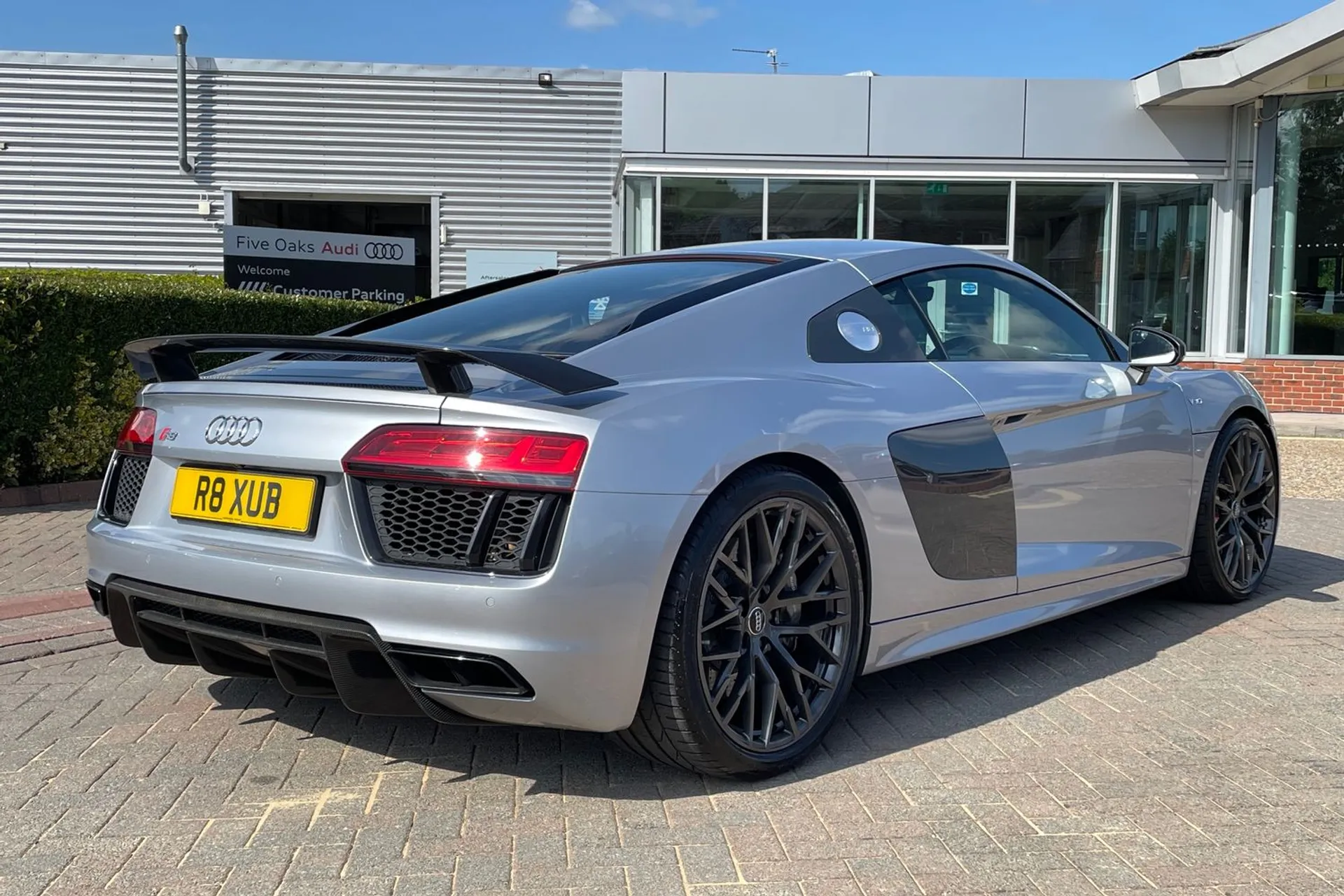 Audi R8 thumbnail image number 4