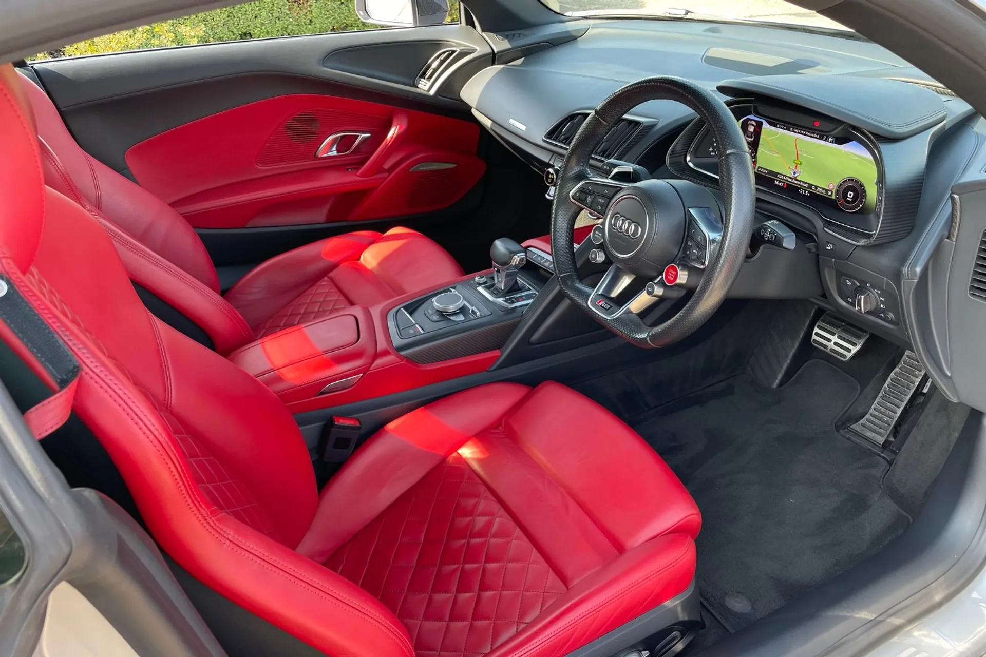Audi R8 thumbnail image number 3