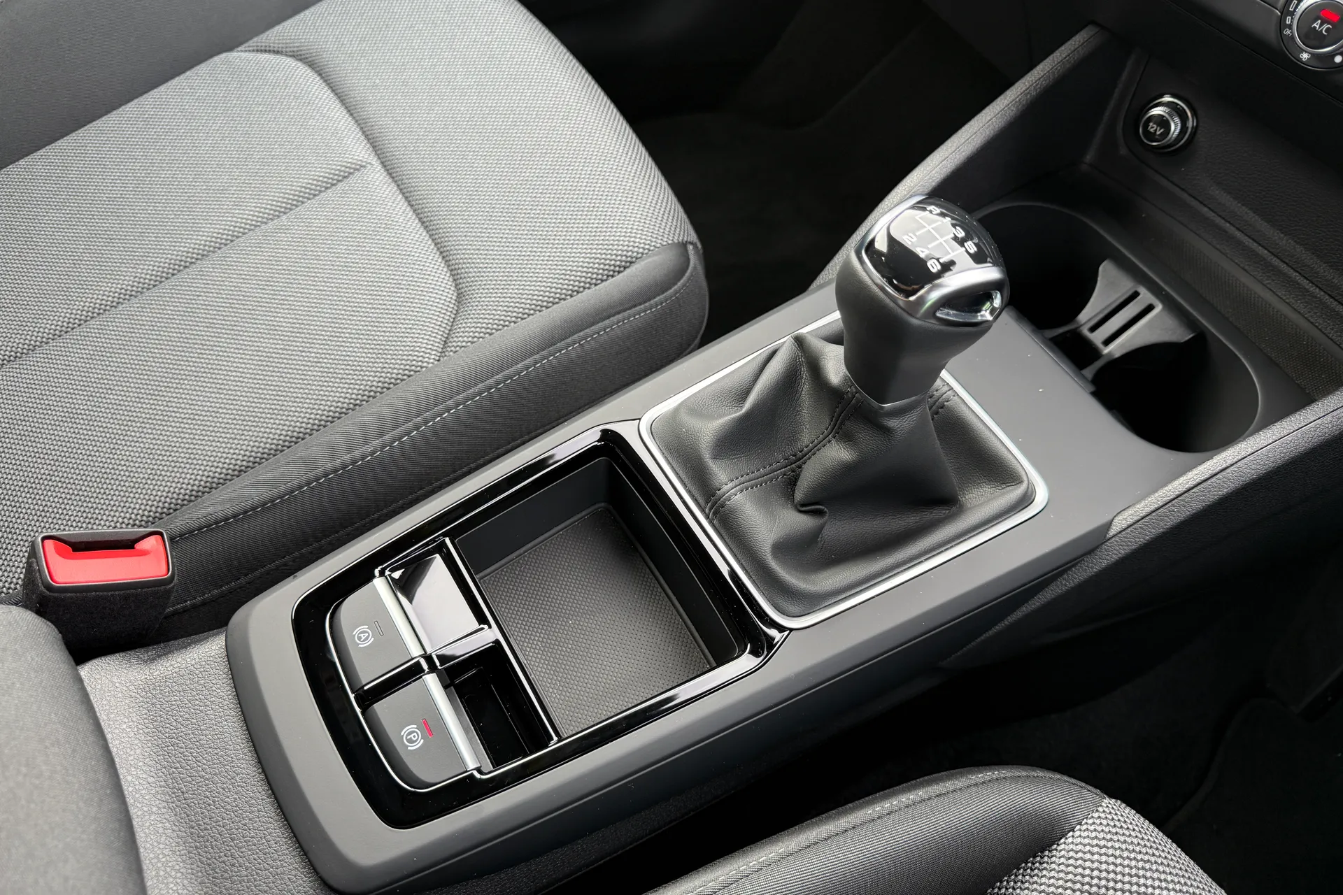 Audi Q2 thumbnail image number 33