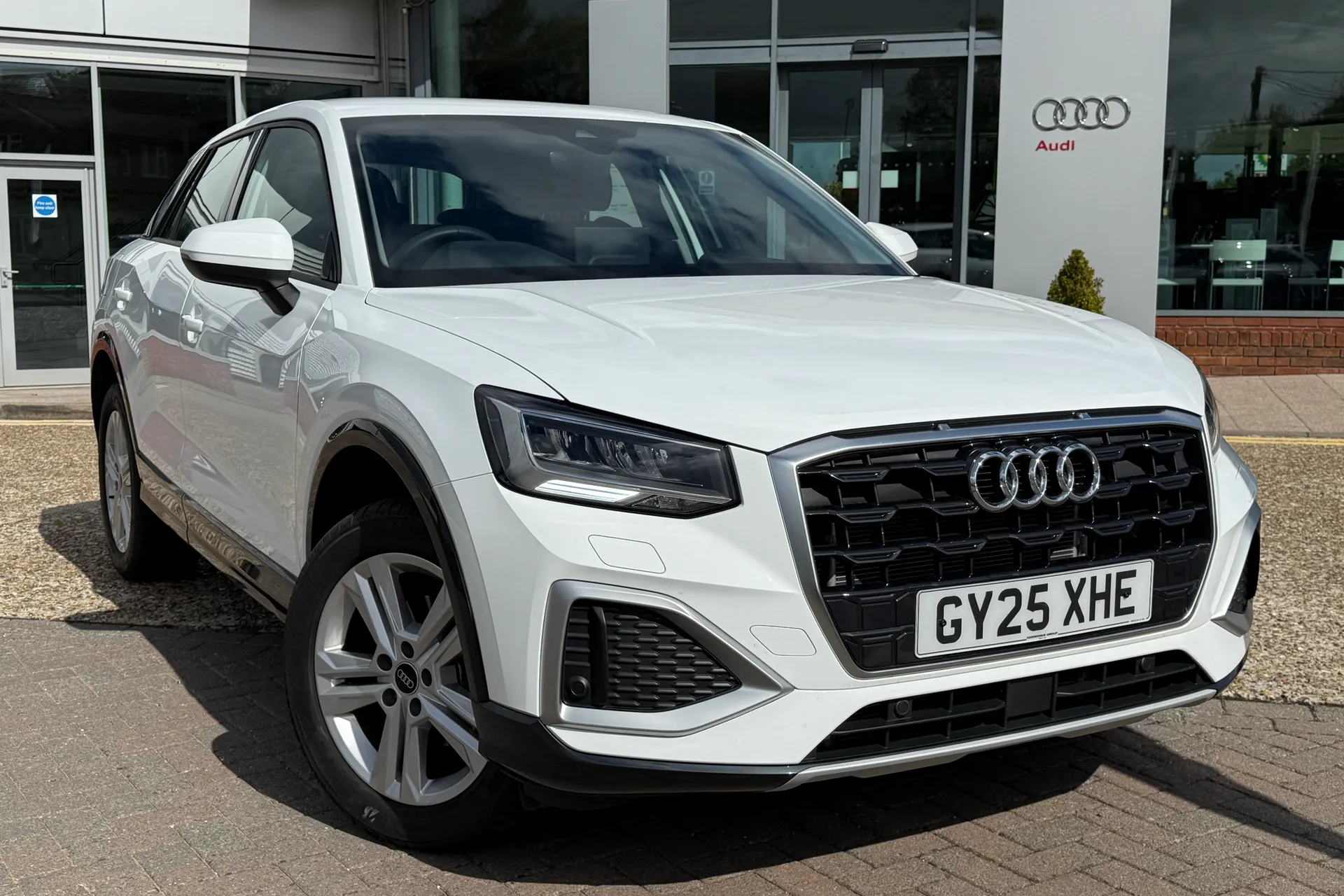 Audi Q2 thumbnail image number 16