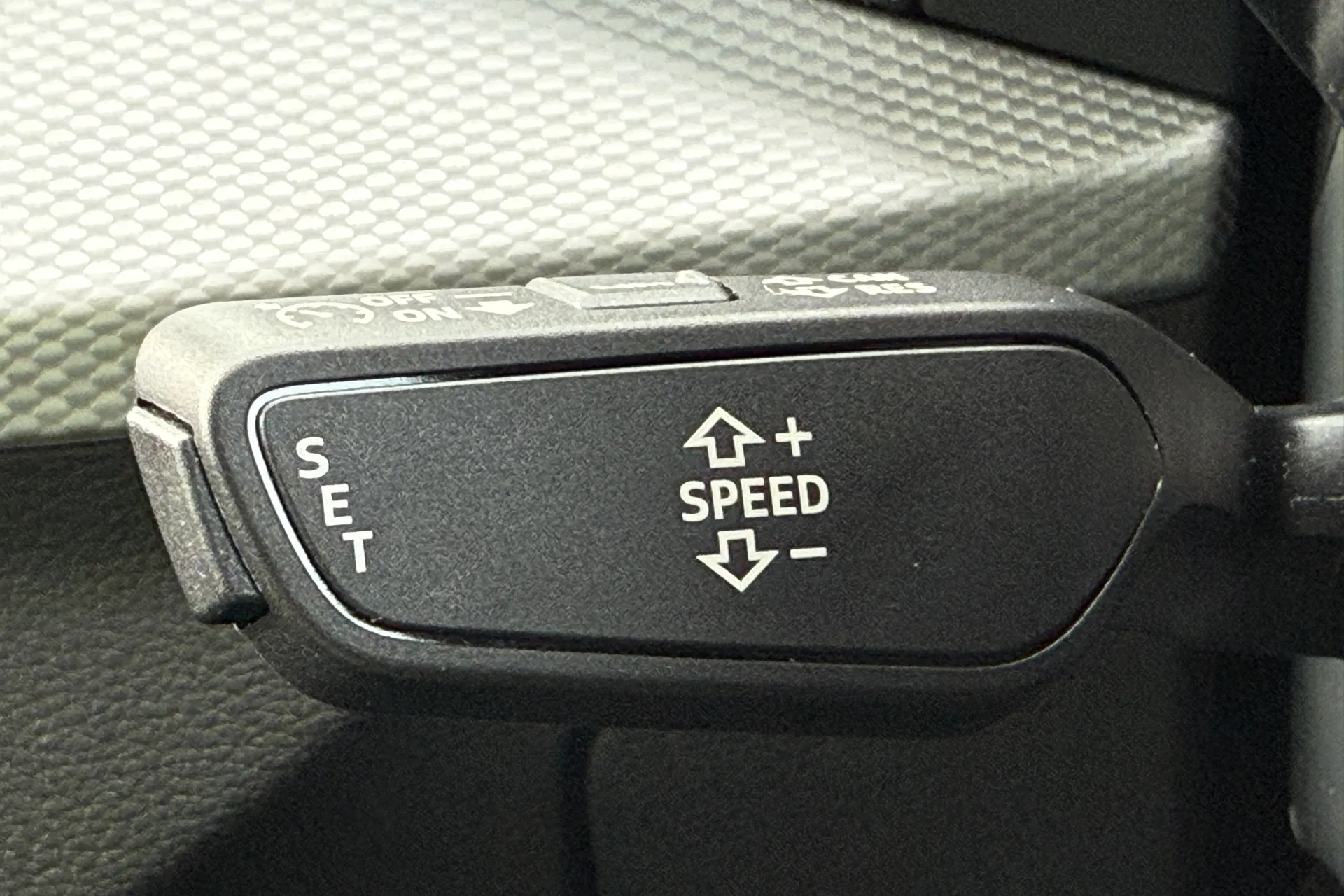 Audi Q2 thumbnail image number 19