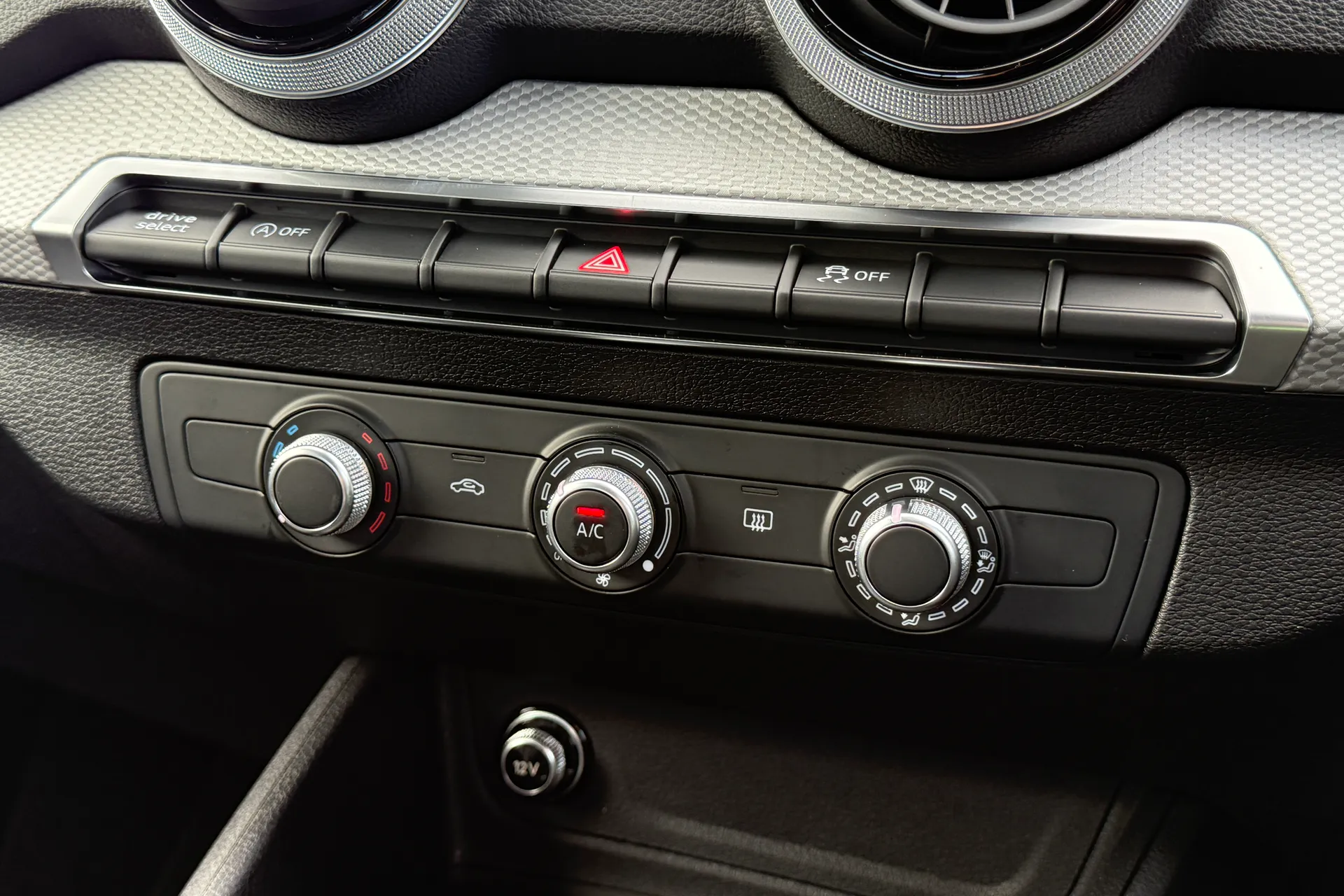 Audi Q2 thumbnail image number 15