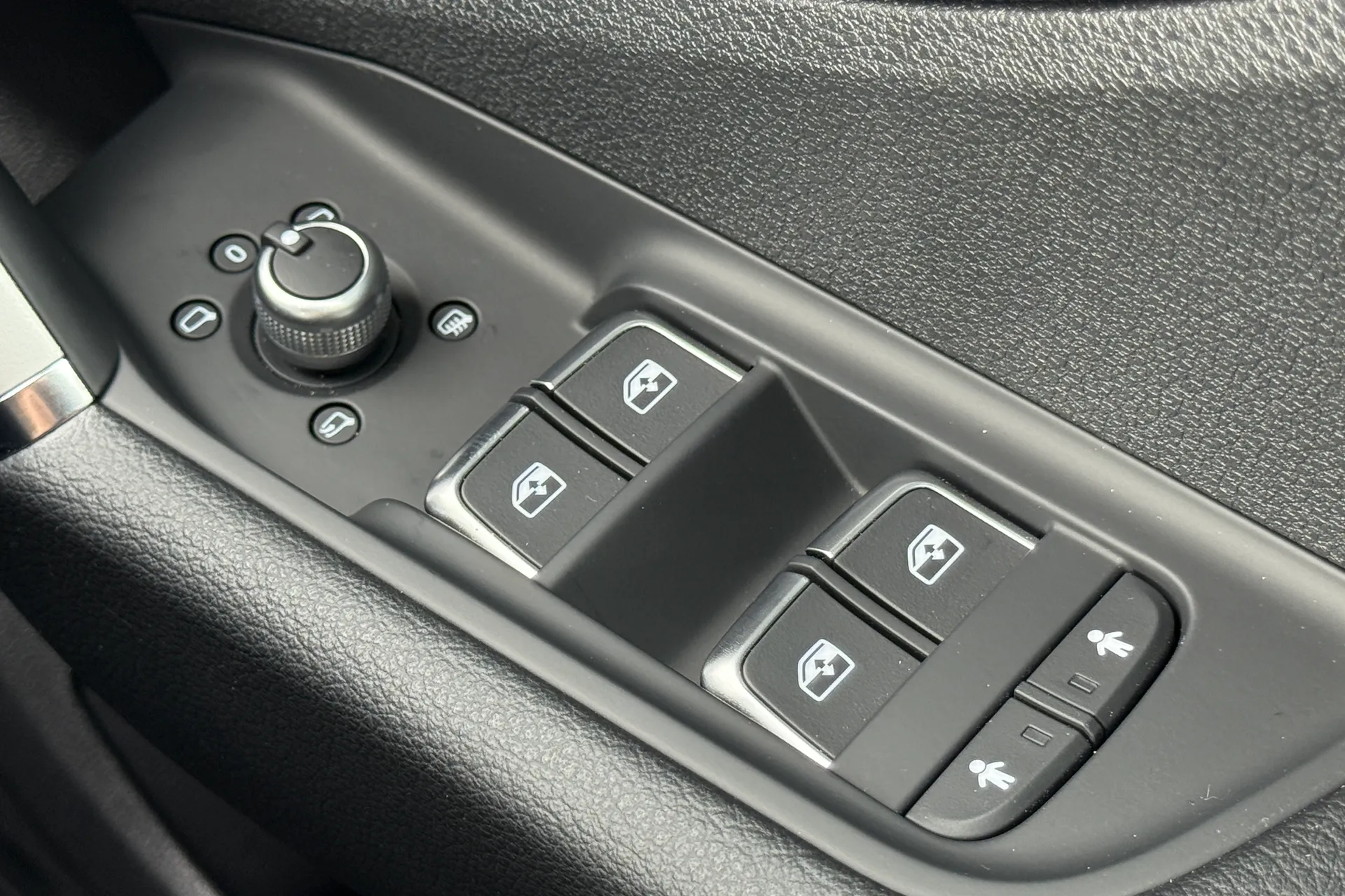 Audi Q2 thumbnail image number 21