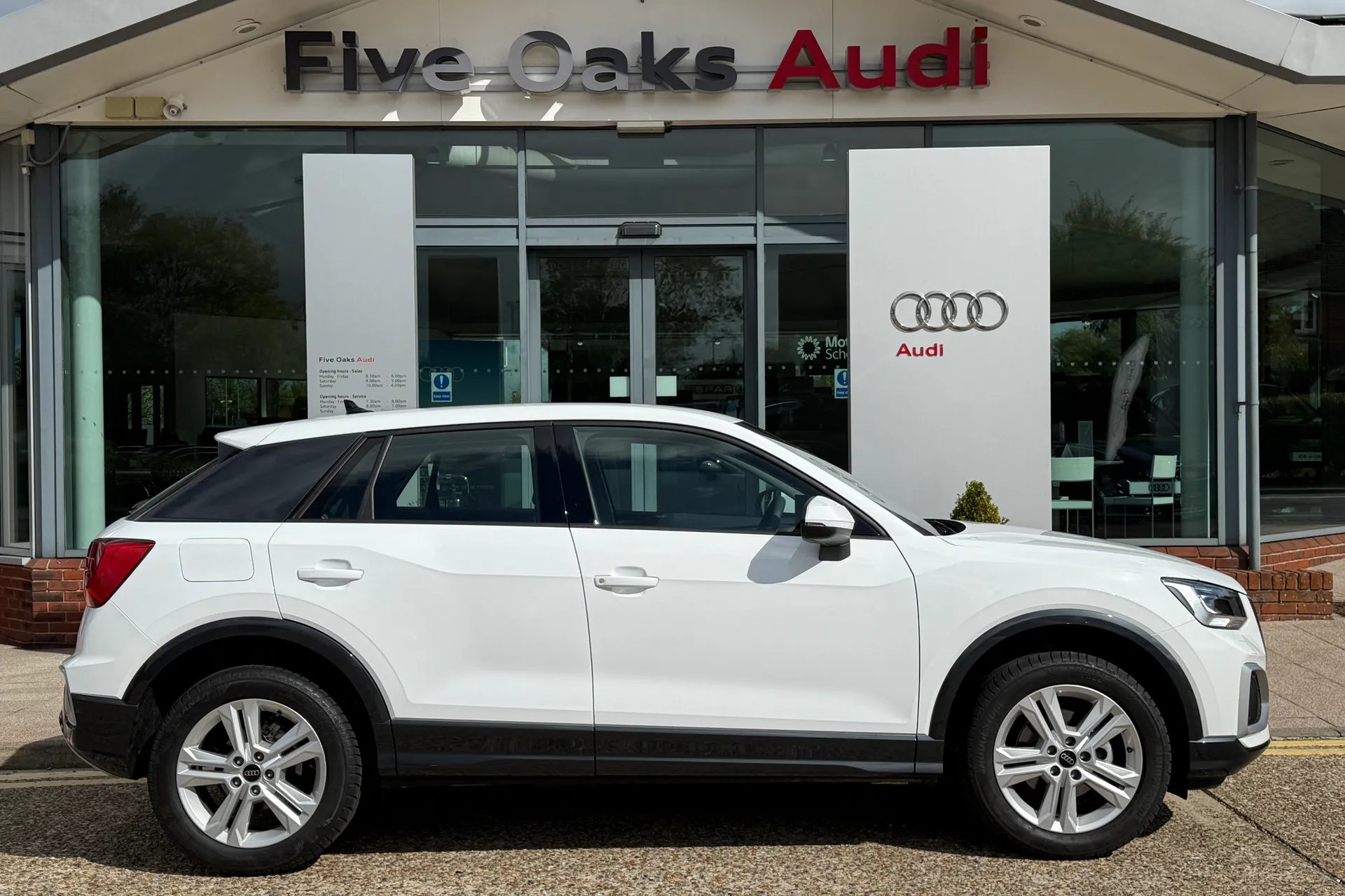 Audi Q2 thumbnail image number 2