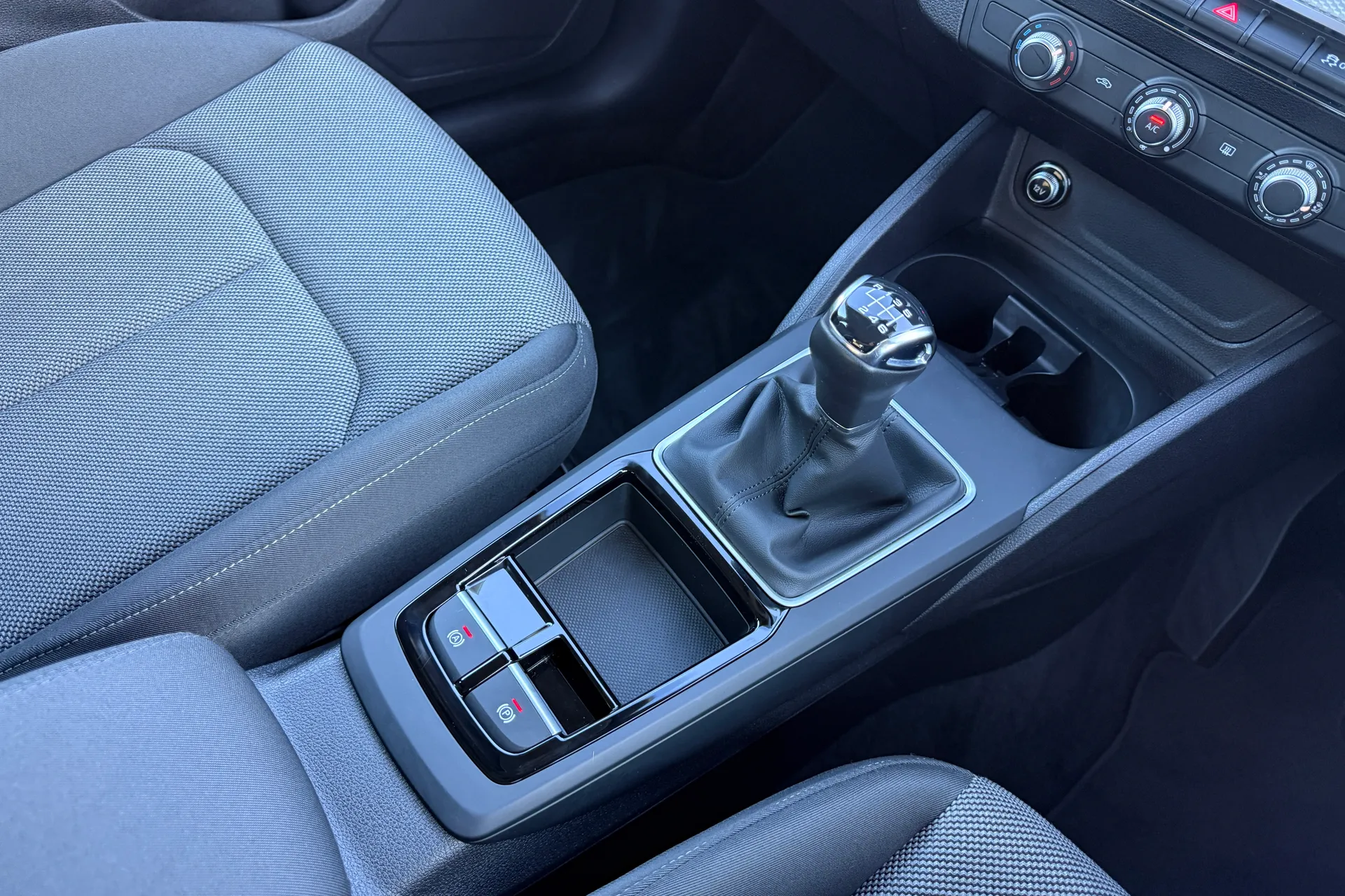 Audi Q2 thumbnail image number 38