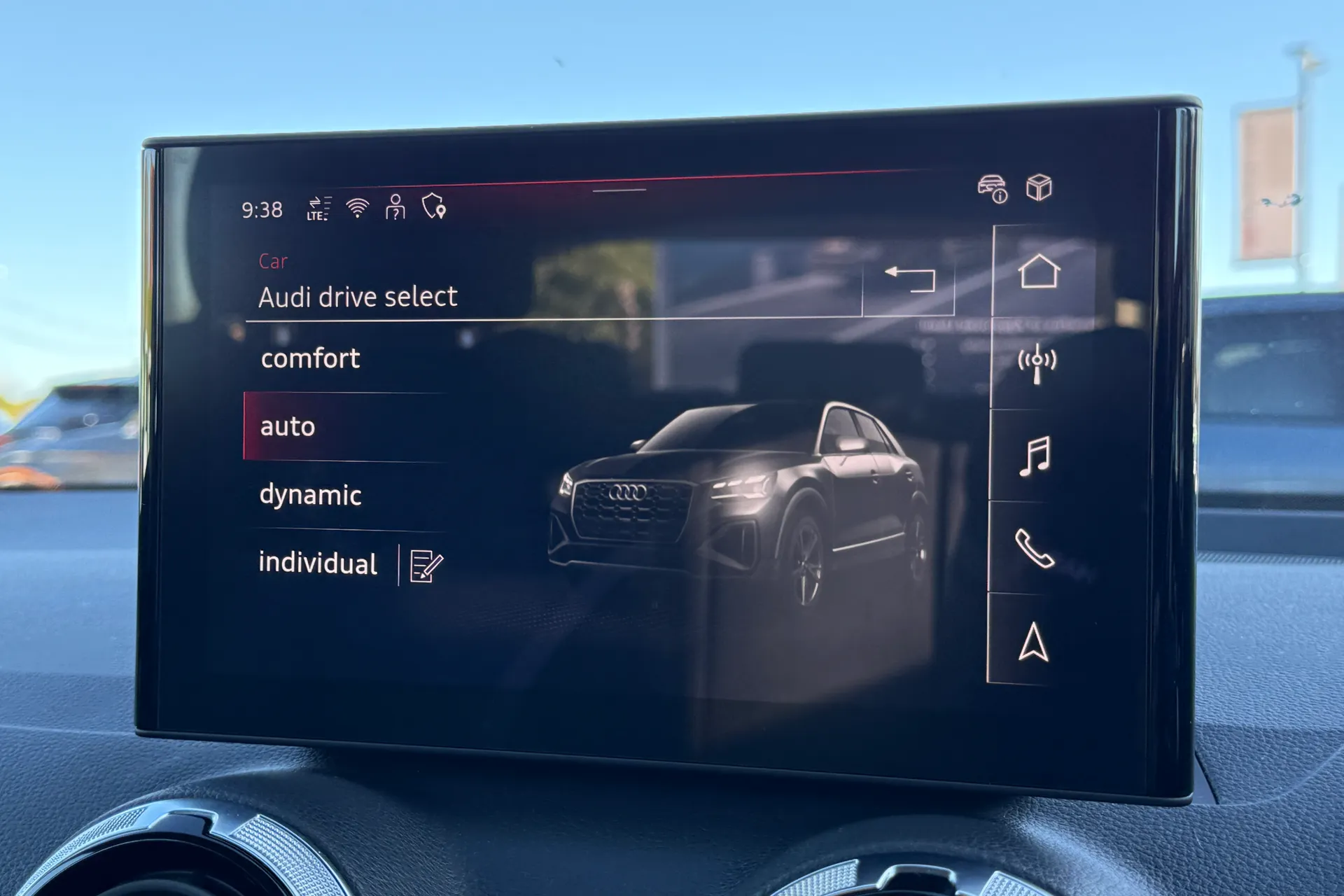 Audi Q2 thumbnail image number 10