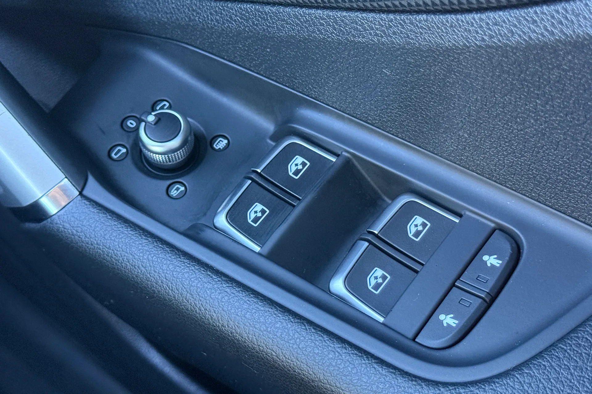 Audi Q2 thumbnail image number 18