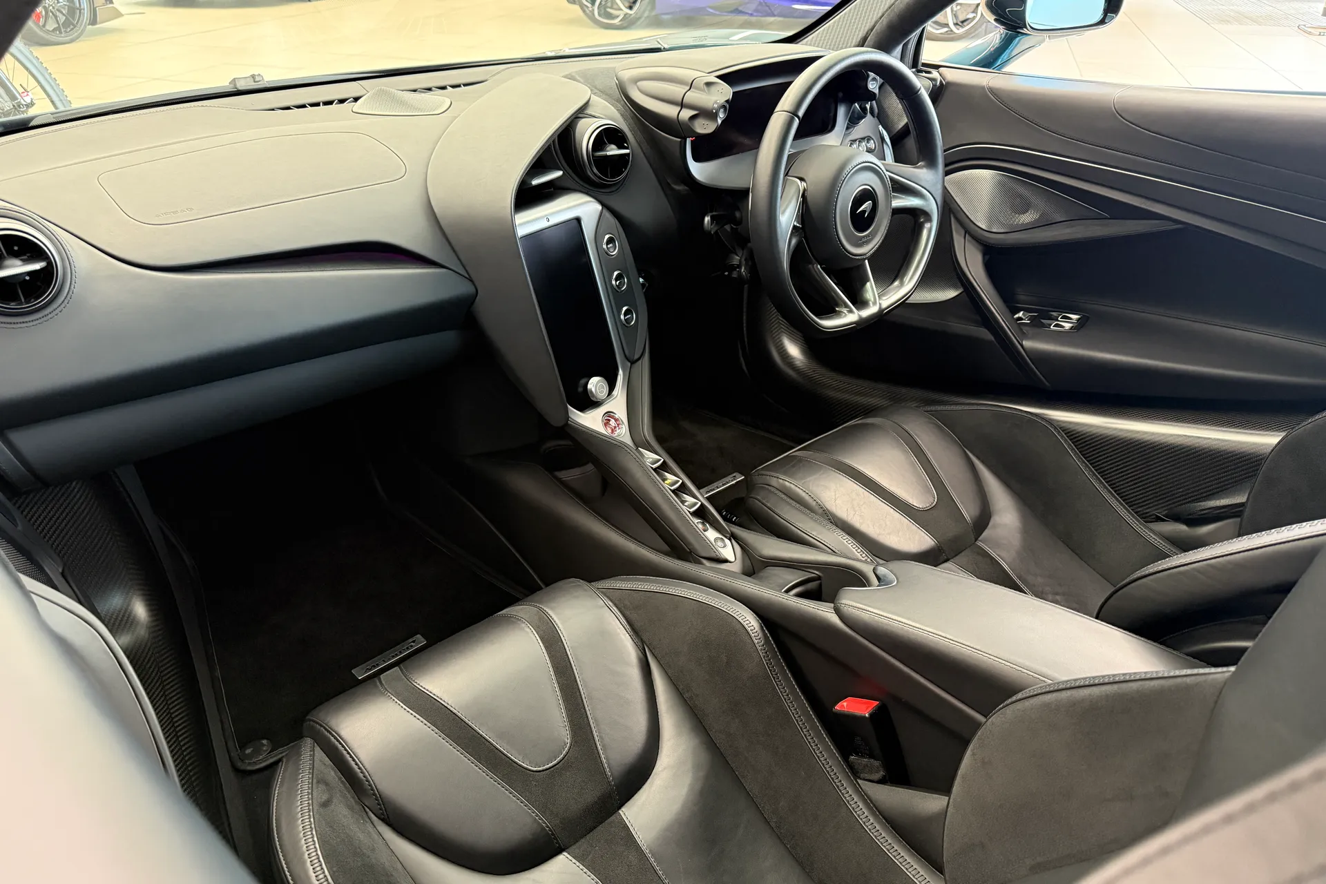 McLaren 750S thumbnail image number 12