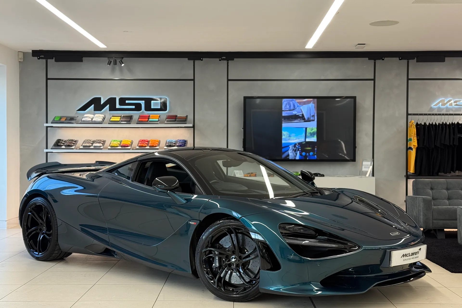 McLaren 750S focused image