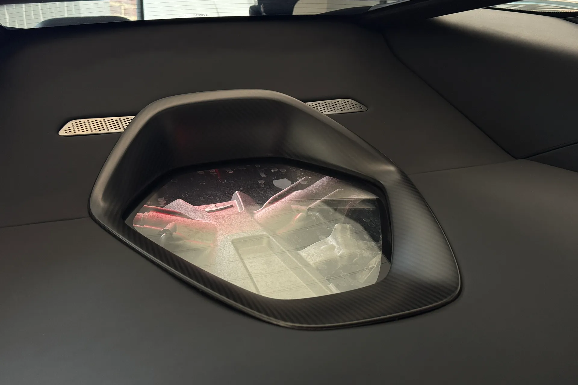 McLaren 750S thumbnail image number 19