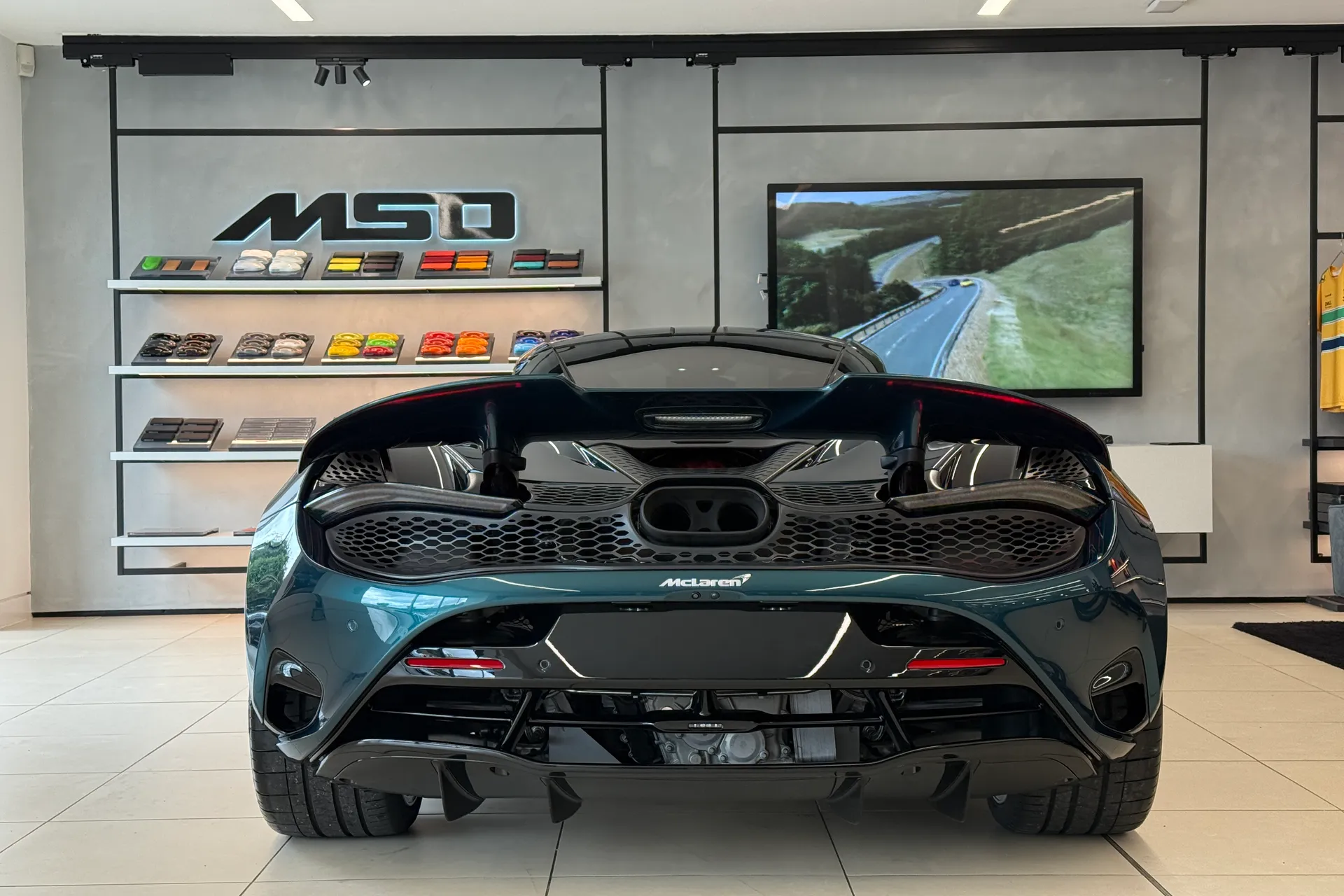 McLaren 750S thumbnail image number 39
