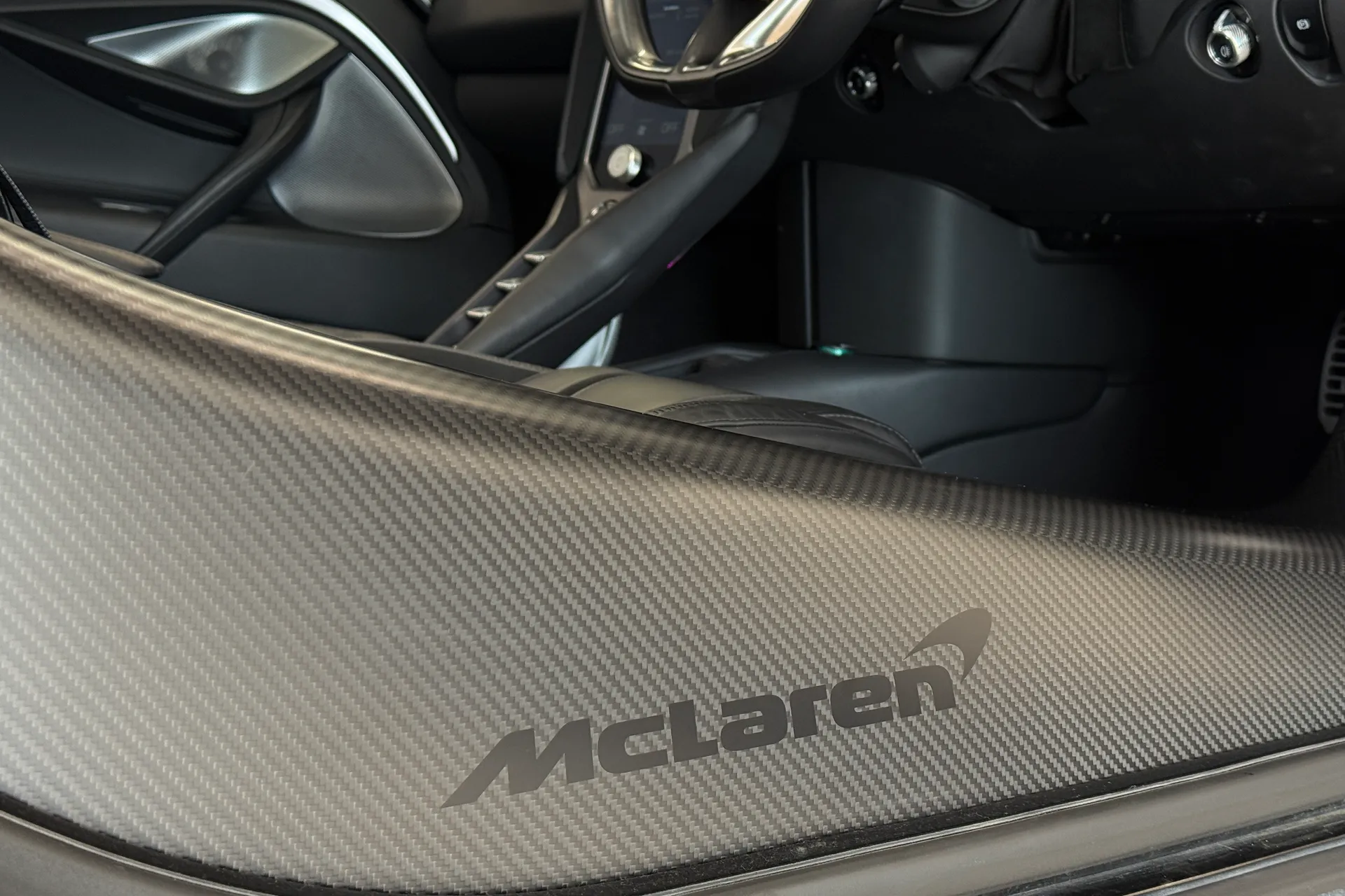 McLaren 750S thumbnail image number 27