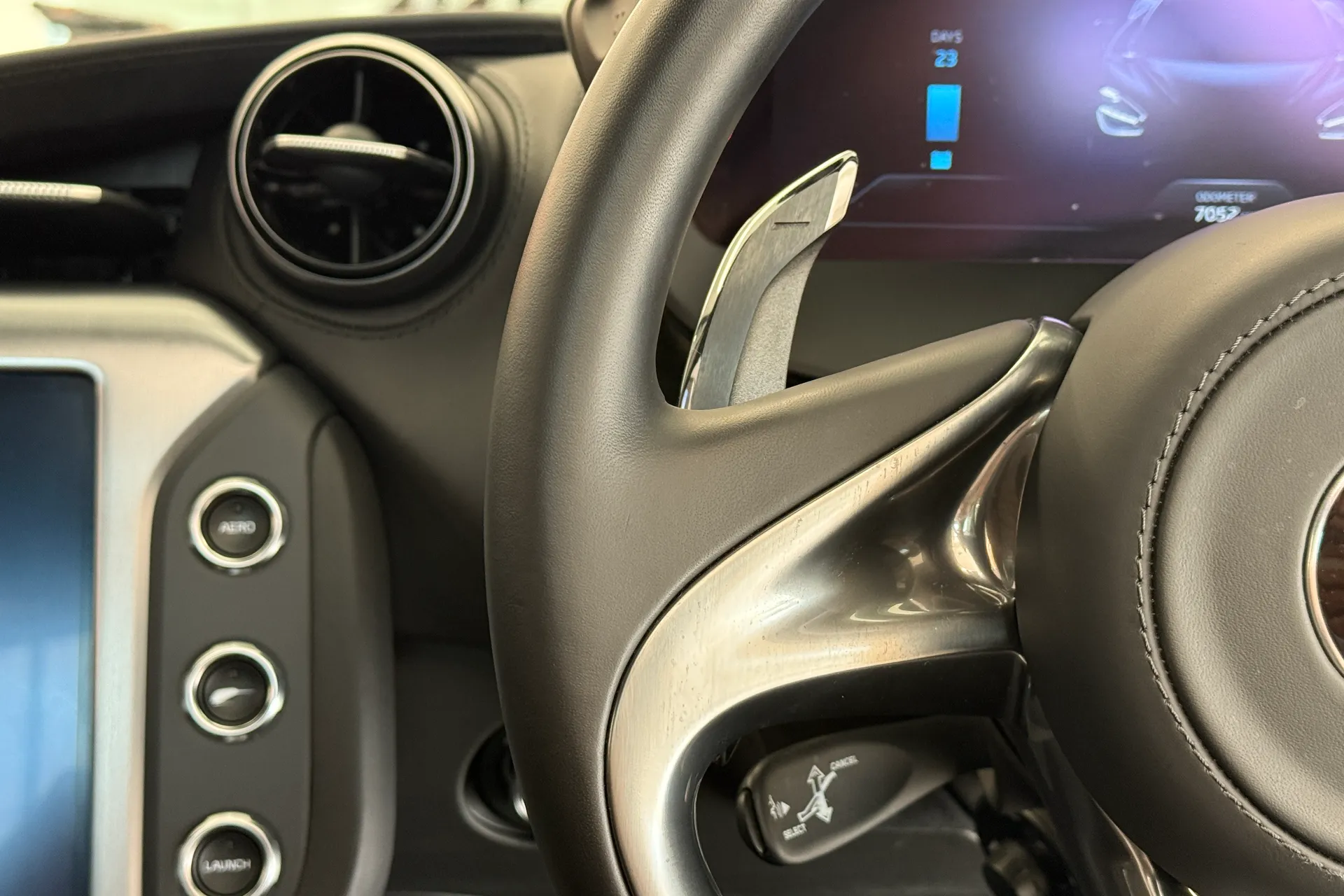 McLaren 750S thumbnail image number 25