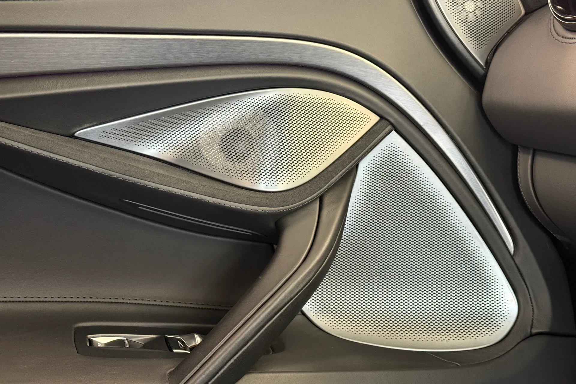 McLaren 750S thumbnail image number 28