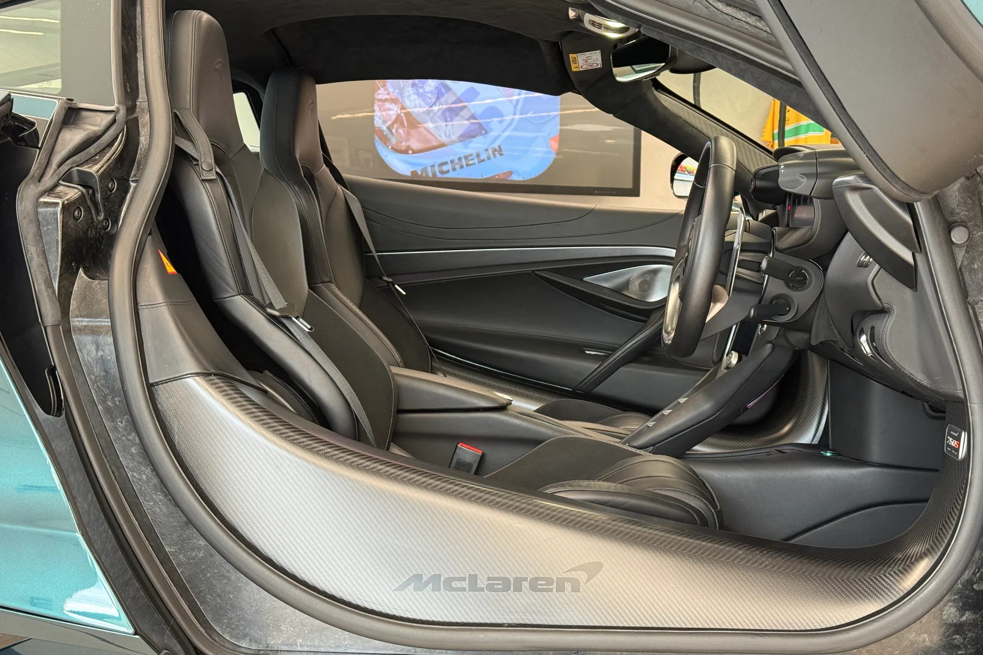 McLaren 750S thumbnail image number 37