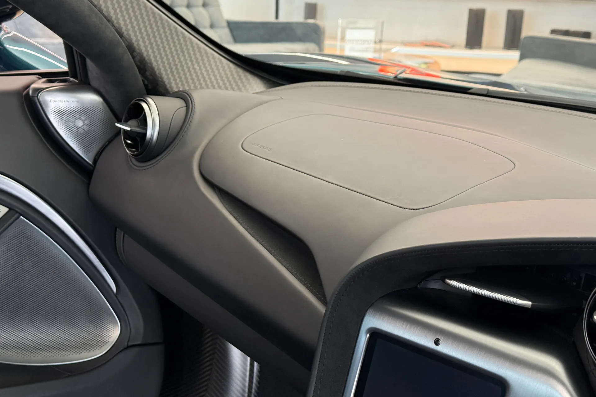 McLaren 750S thumbnail image number 21