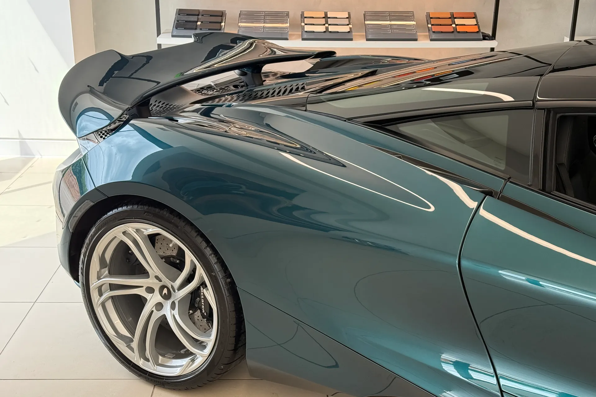 McLaren 750S thumbnail image number 14