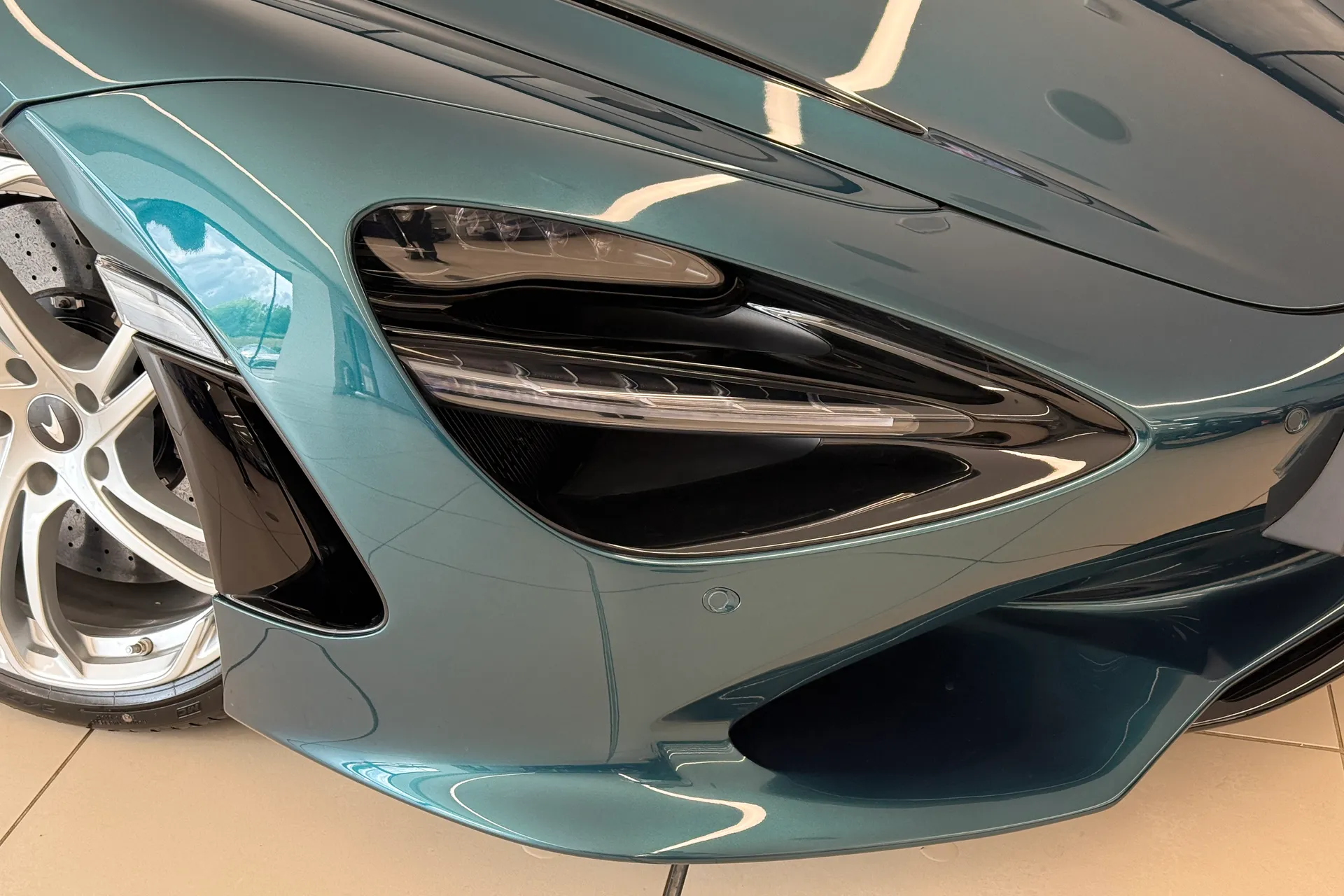 McLaren 750S thumbnail image number 12