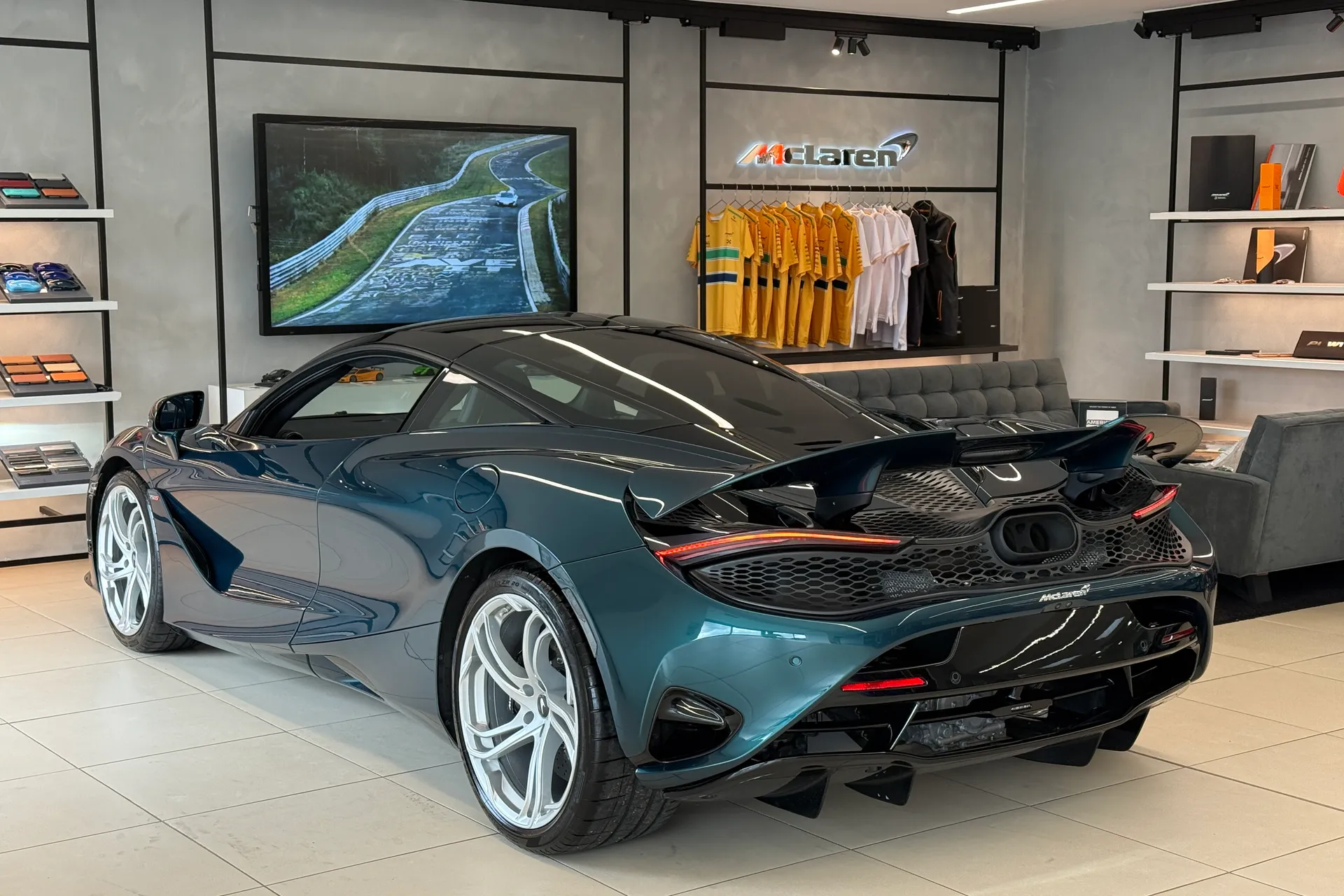 McLaren 750S thumbnail image number 9