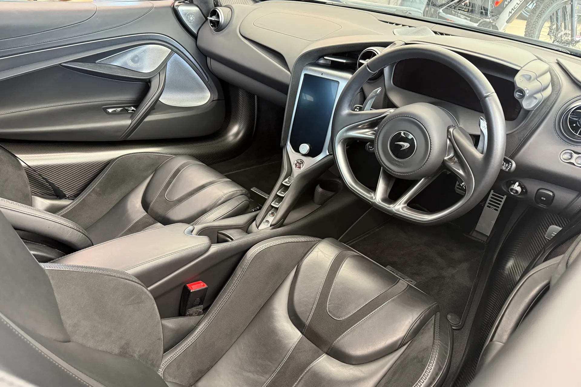 McLaren 750S thumbnail image number 15