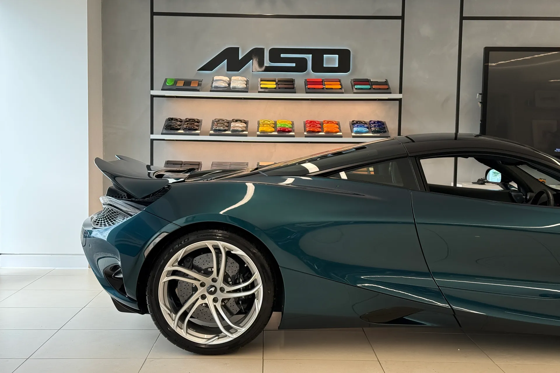 McLaren 750S thumbnail image number 39