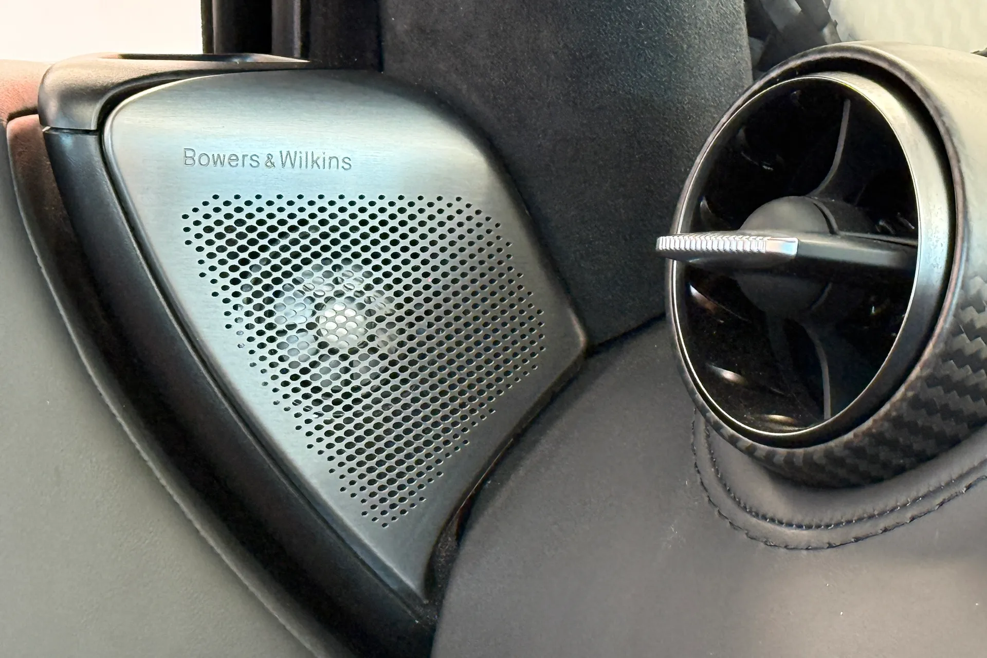 McLaren 750S thumbnail image number 17