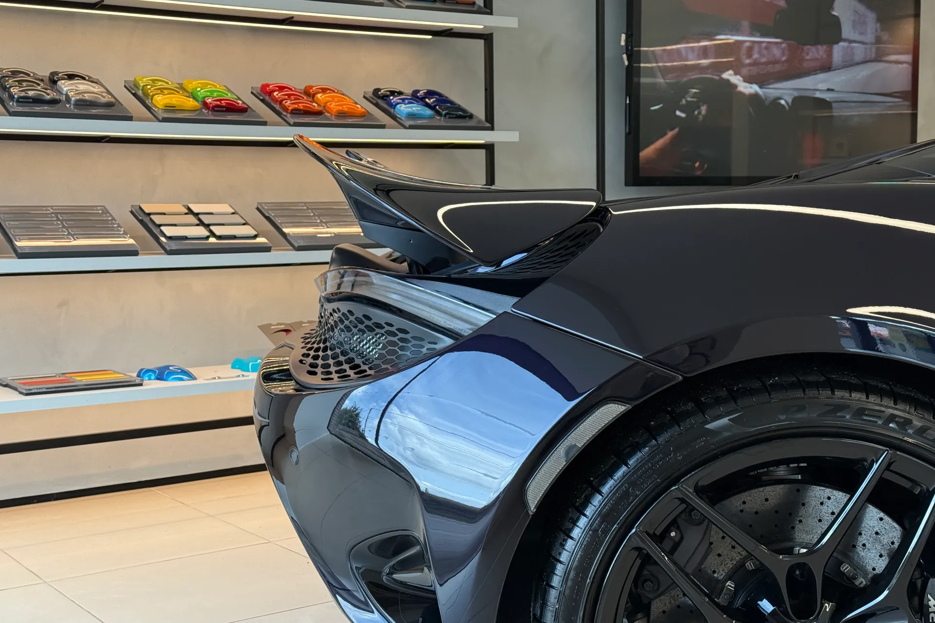 McLaren 750S thumbnail image number 28
